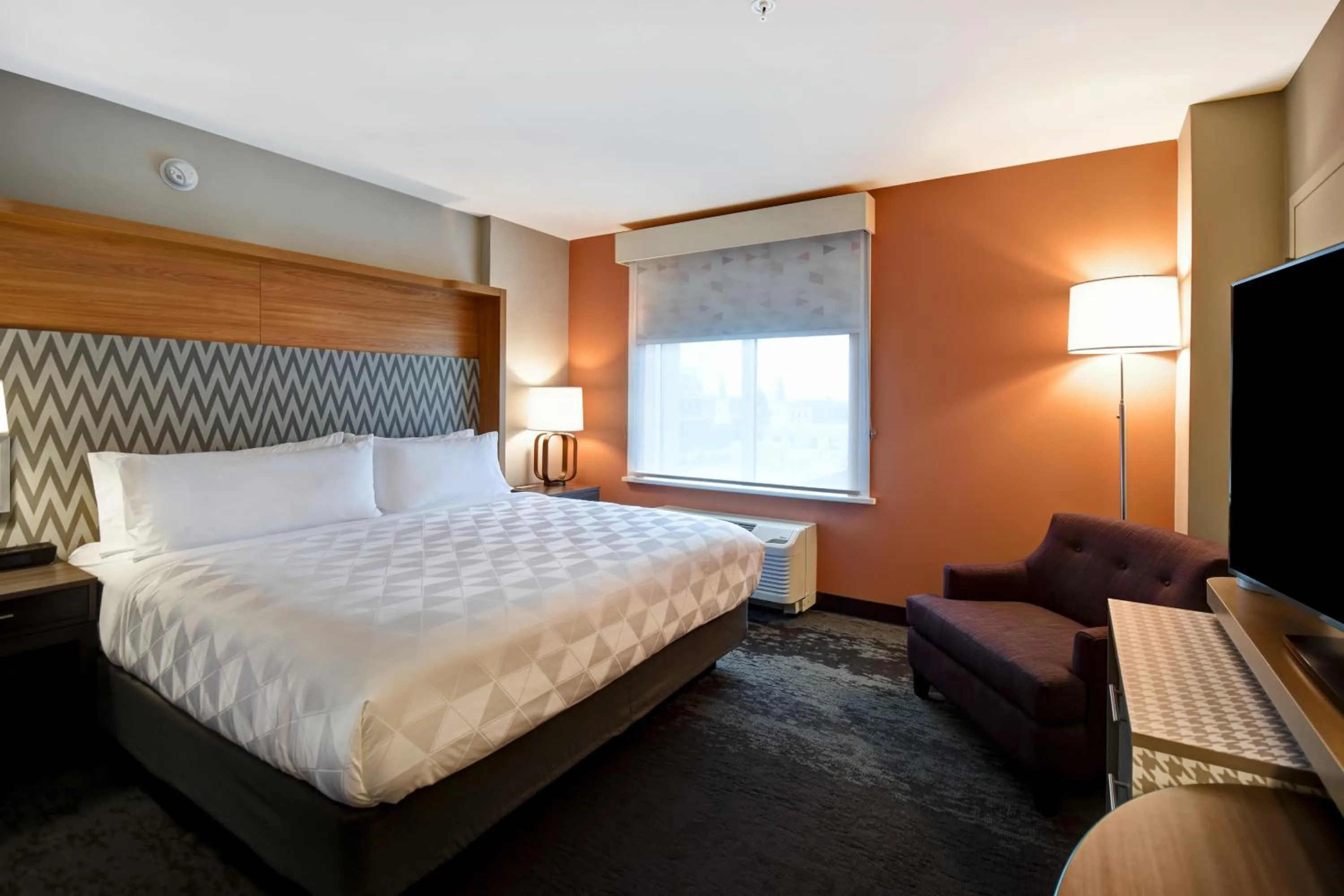 Photo of the whole room, Bed in Holiday Inn Lancaster by IHG