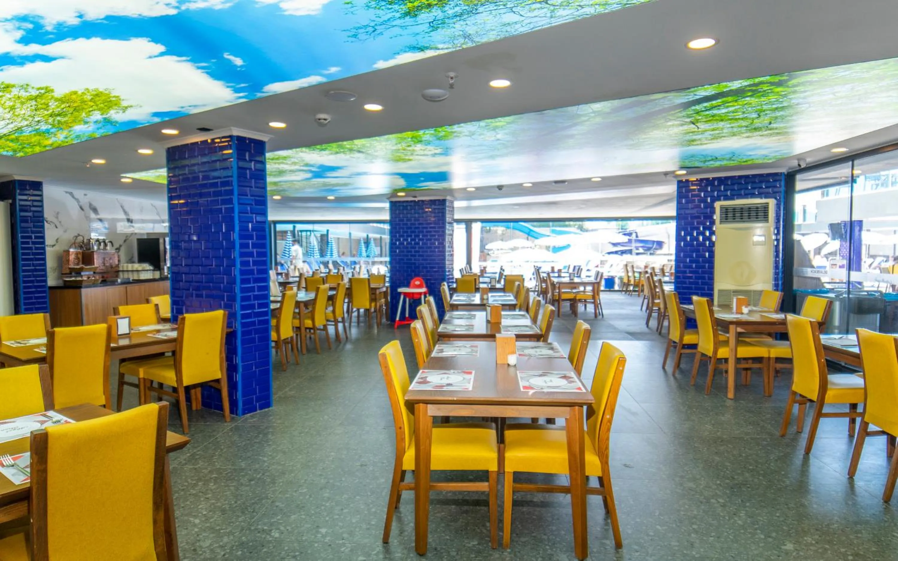 Restaurant/places to eat in Relax Beach Hotel