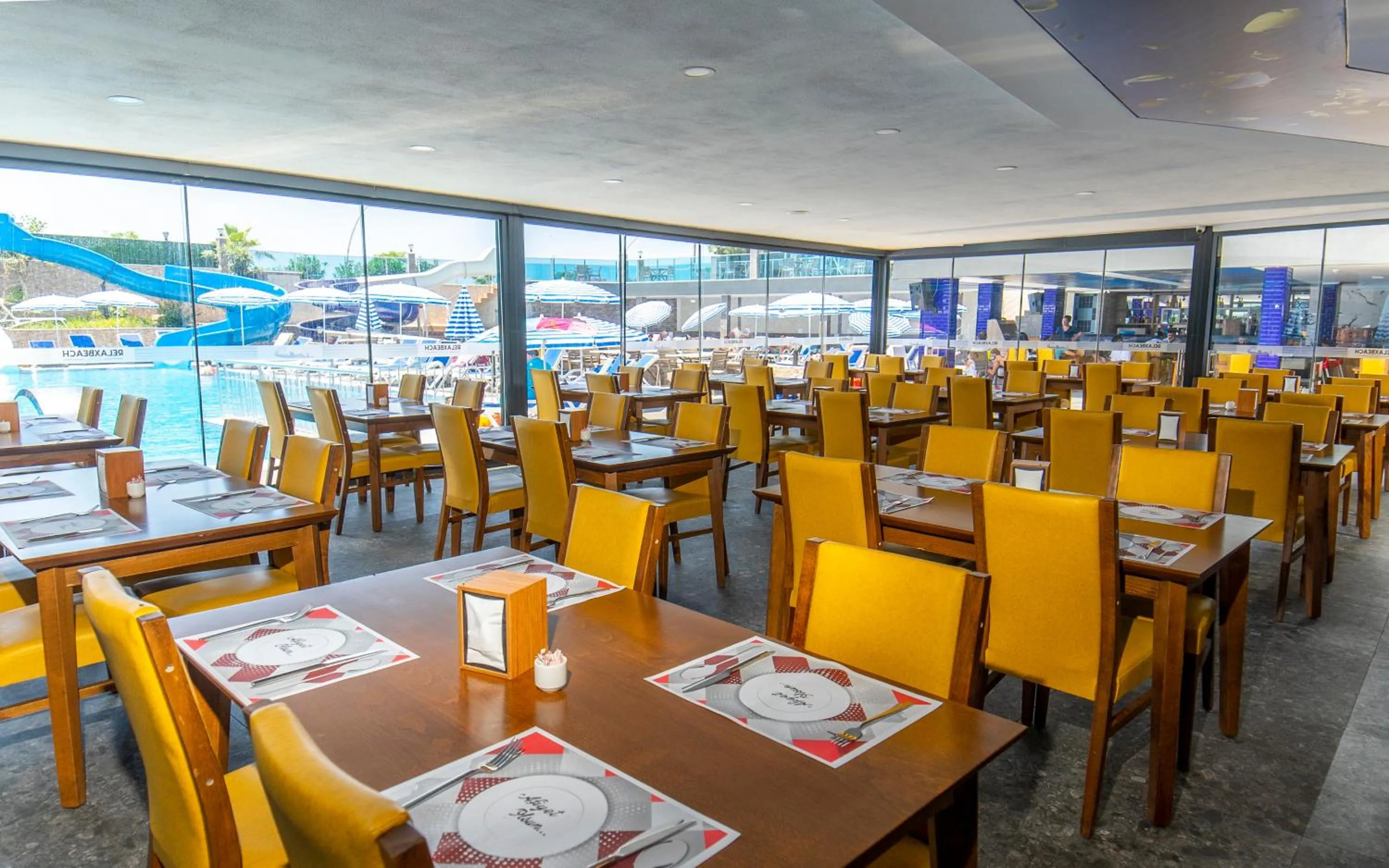 Restaurant/places to eat in Relax Beach Hotel