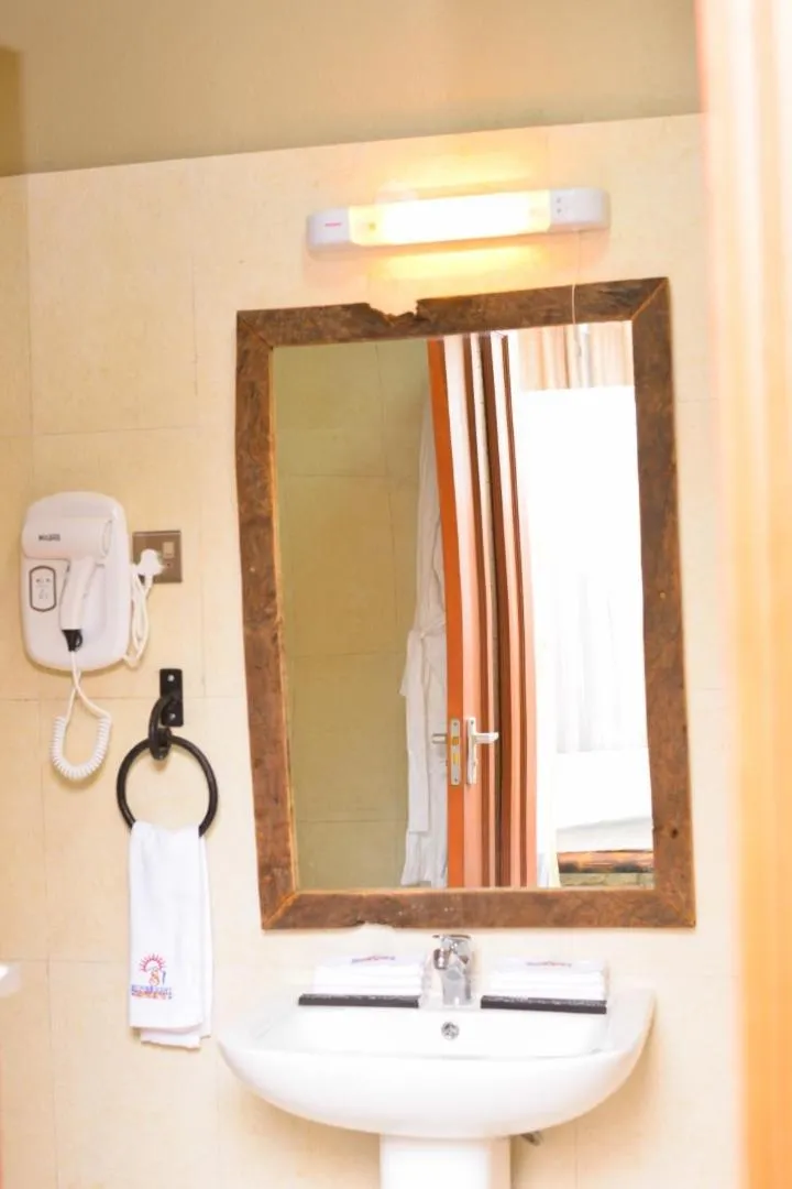 Shower in Burka Coffee Lounge