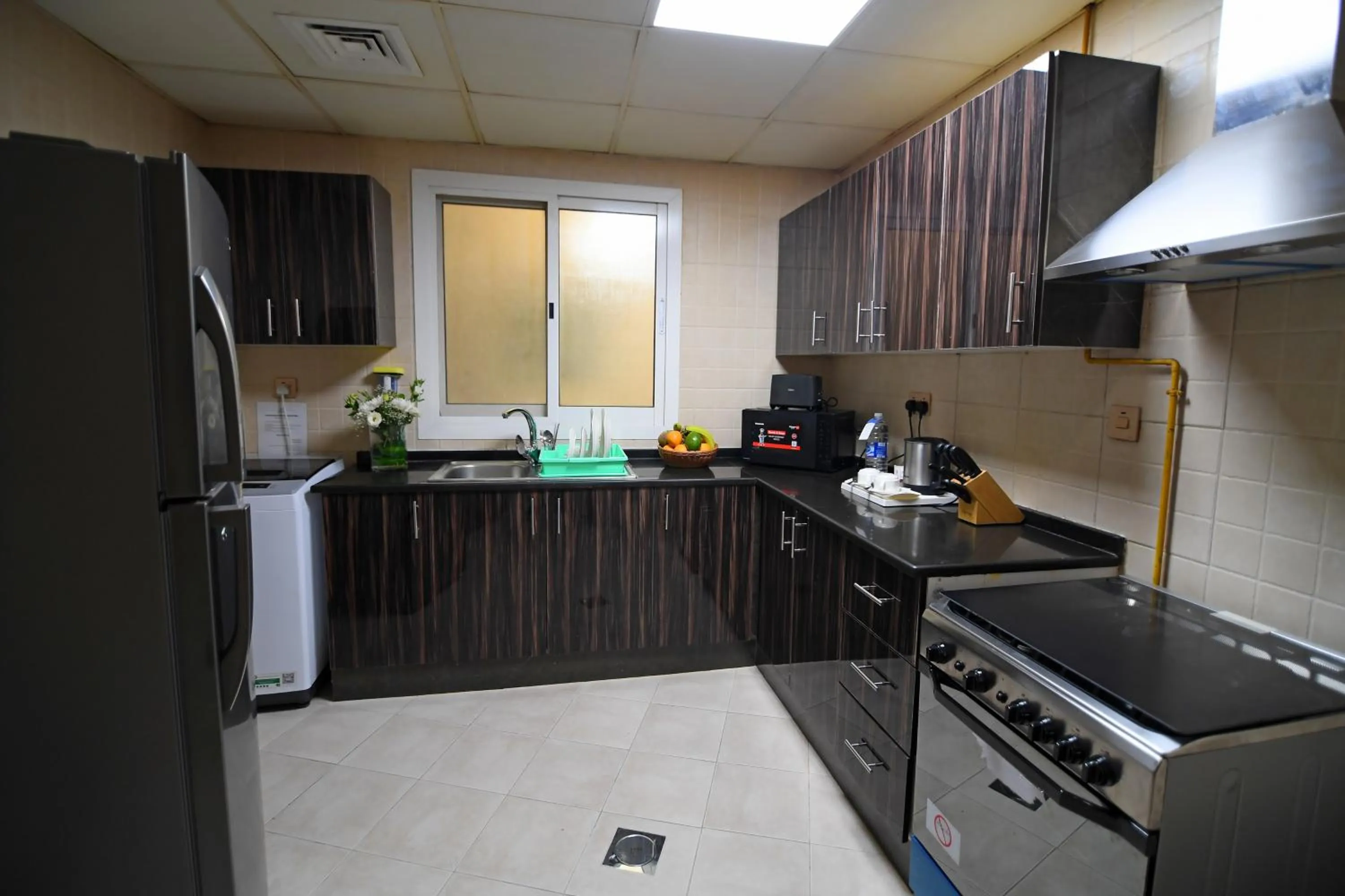 Kitchen or kitchenette in Emirates Stars Hotel Apartments Dubai