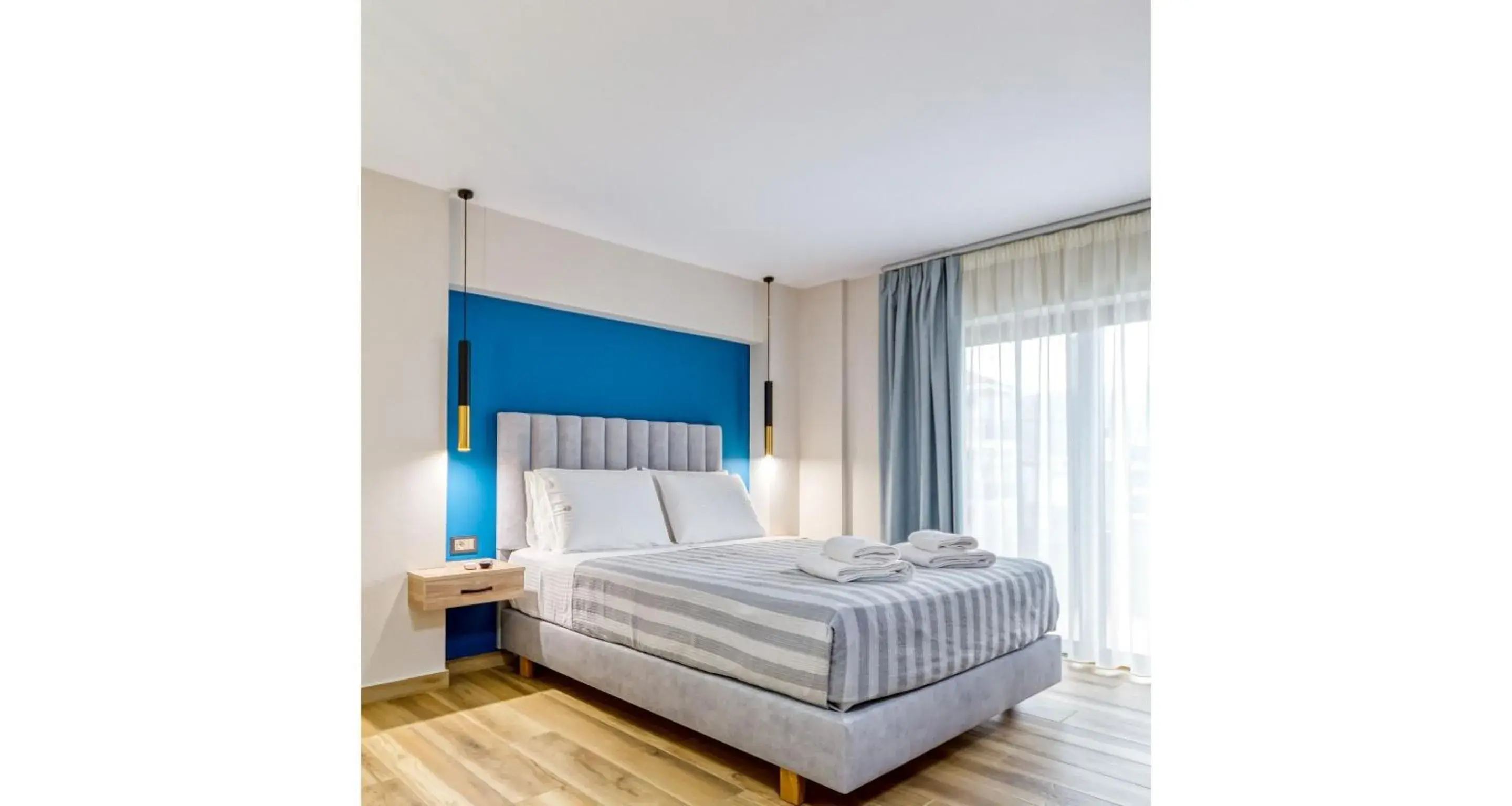 Suite -Split Level in Sapphire Blue Suites Suite -Split Level in Sapphire Blue Suites