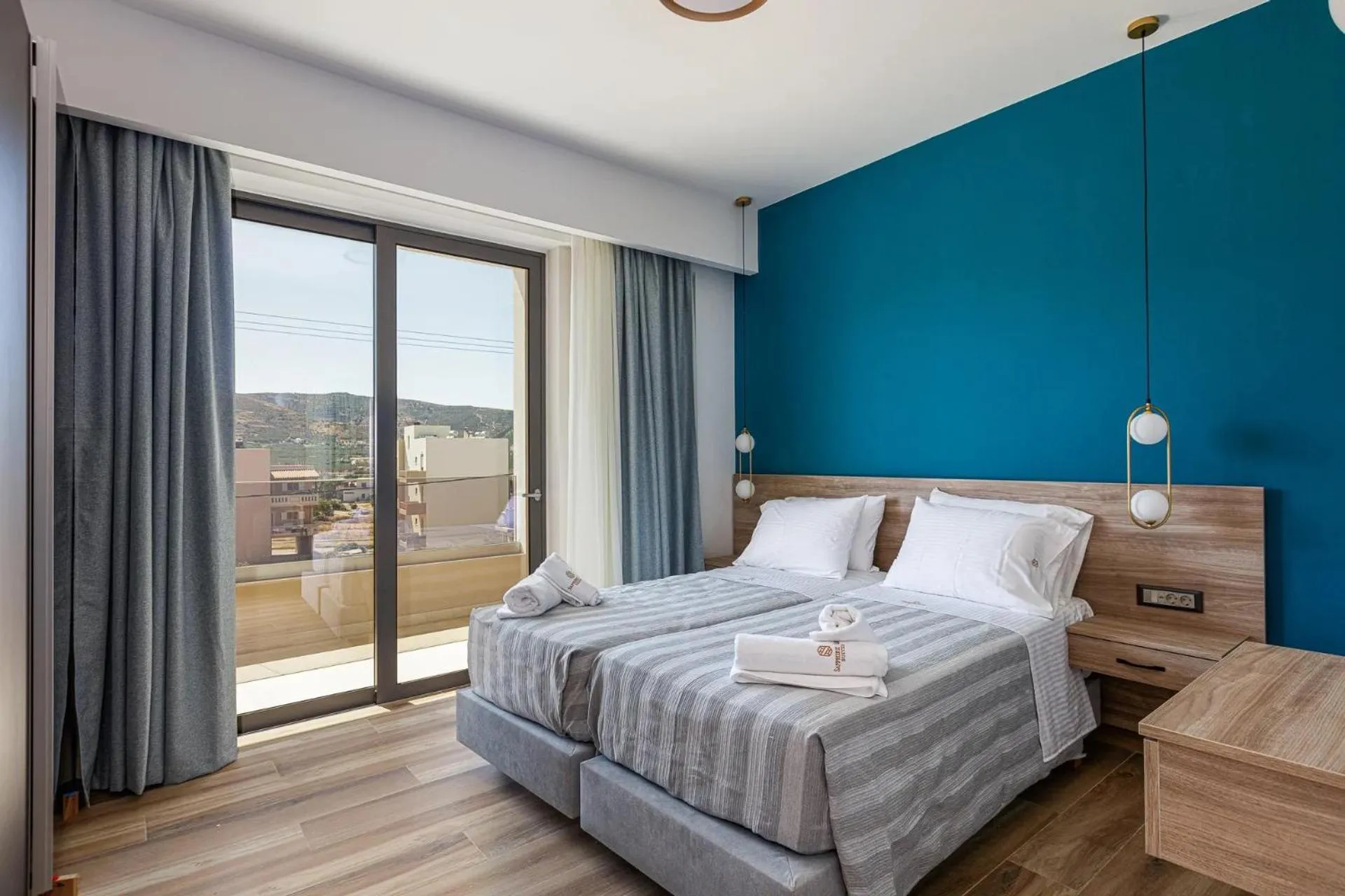 Bedroom, Bed in Sapphire Blue Suites