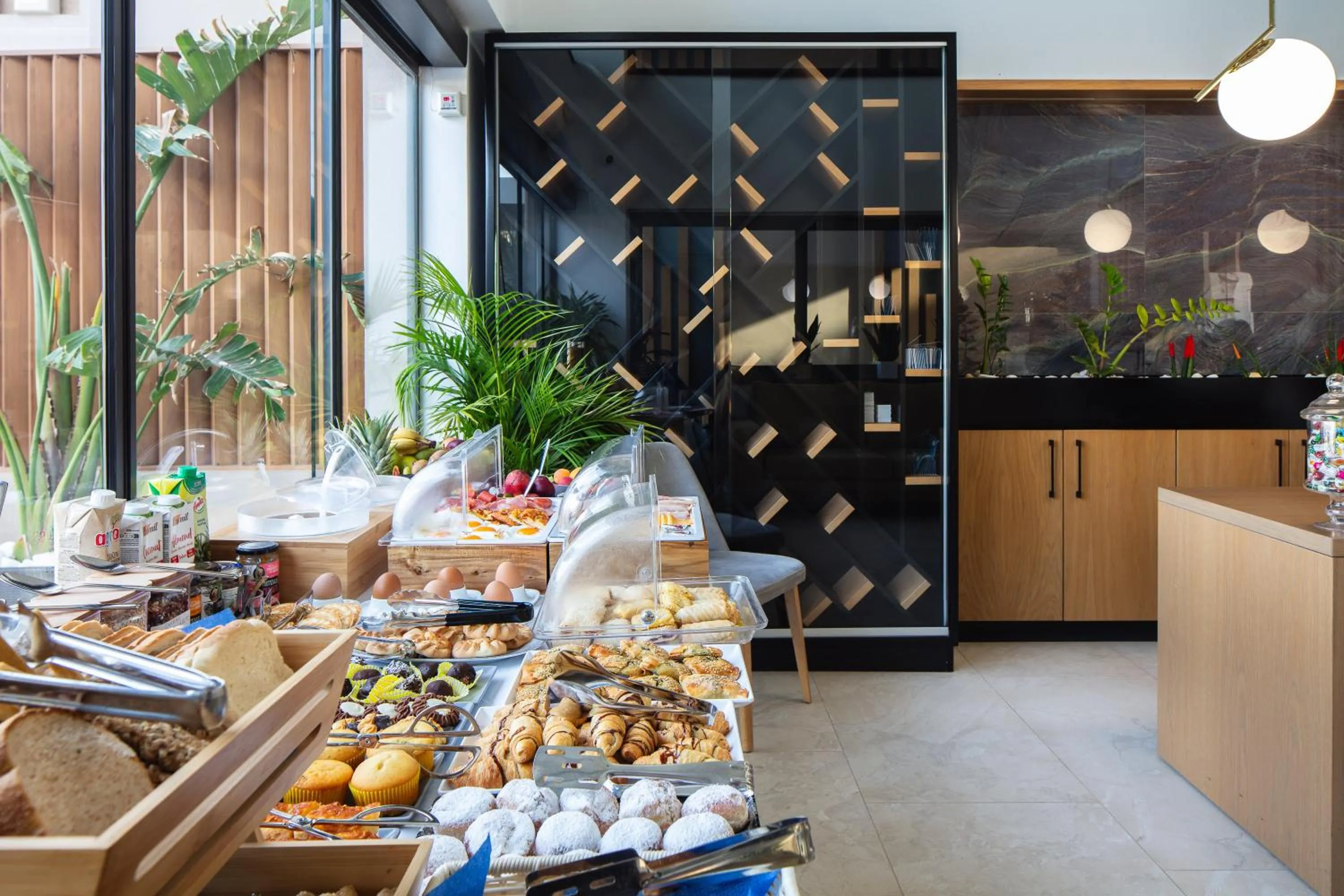 Buffet breakfast in Sapphire Blue Suites