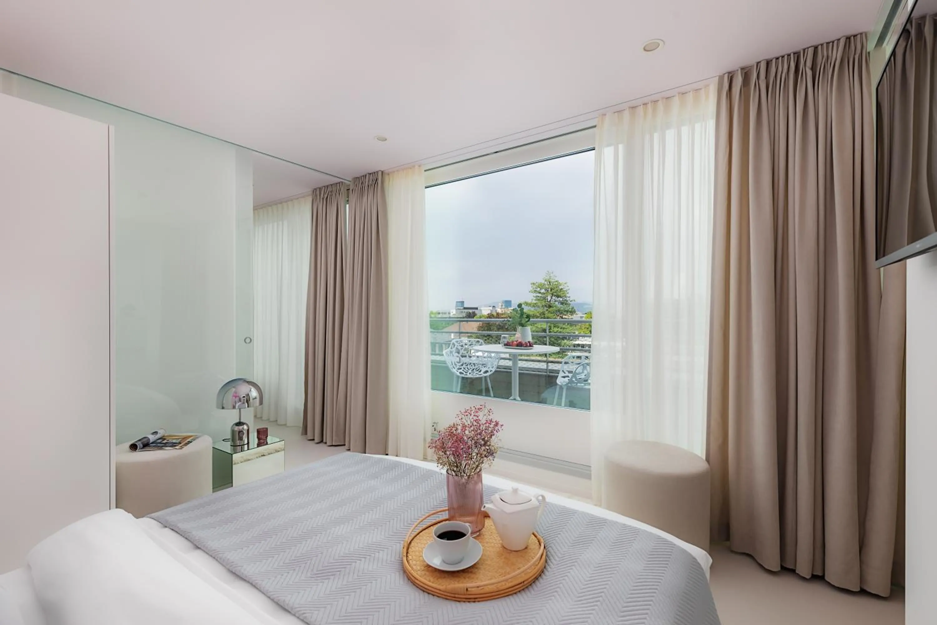 Balcony/Terrace, Bed in VISIONAPARTMENTS Basel - contactless check-in