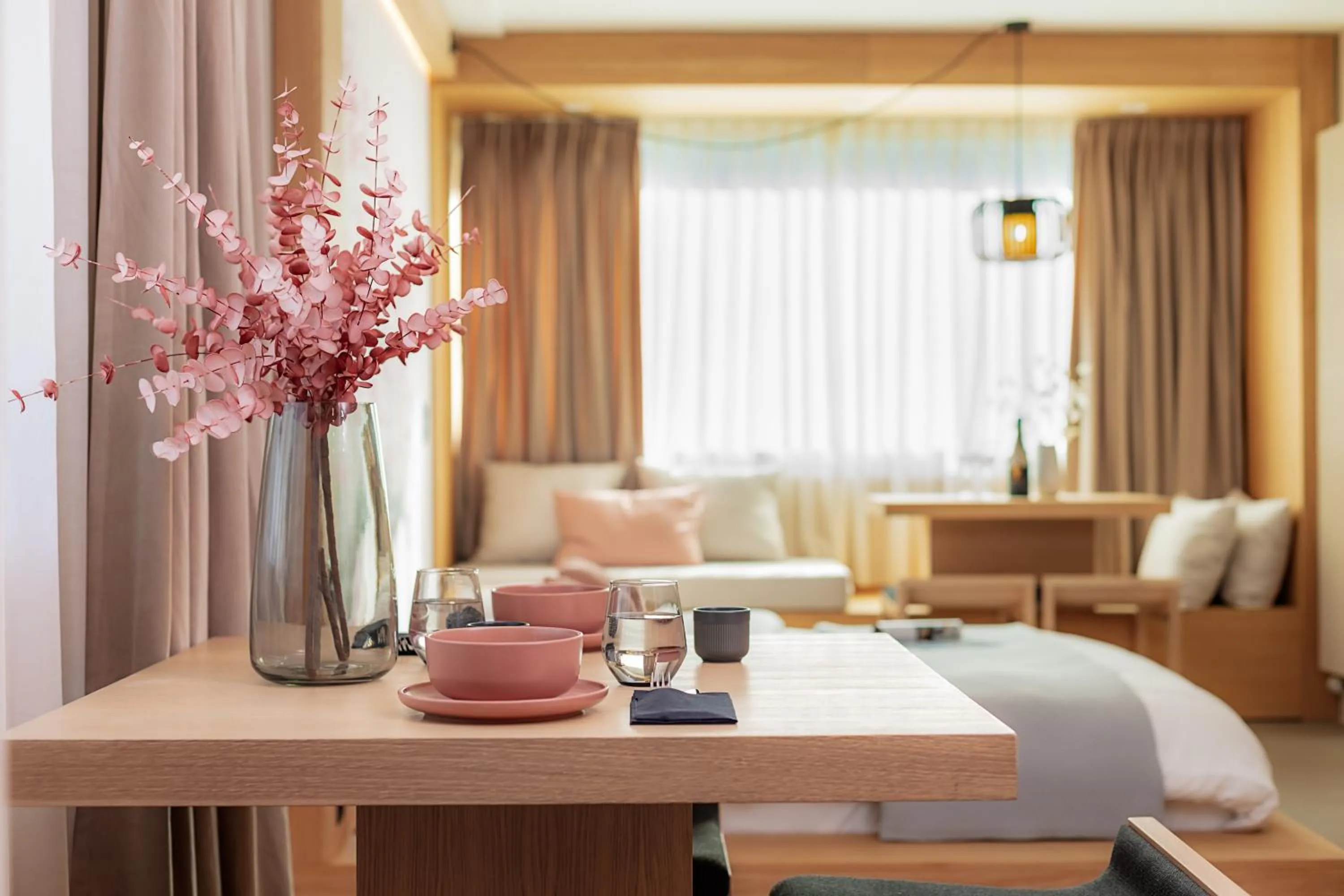 Dining area, Bed in VISIONAPARTMENTS Basel - contactless check-in