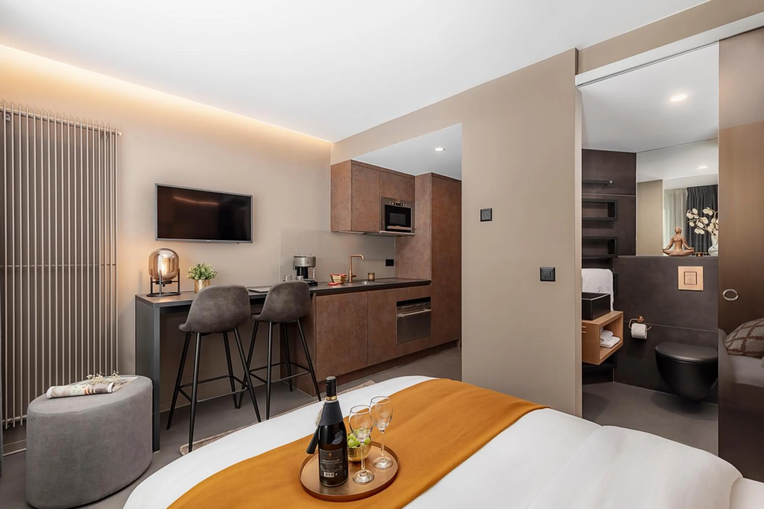 Photo of the whole room, Bed in VISIONAPARTMENTS Basel - contactless check-in