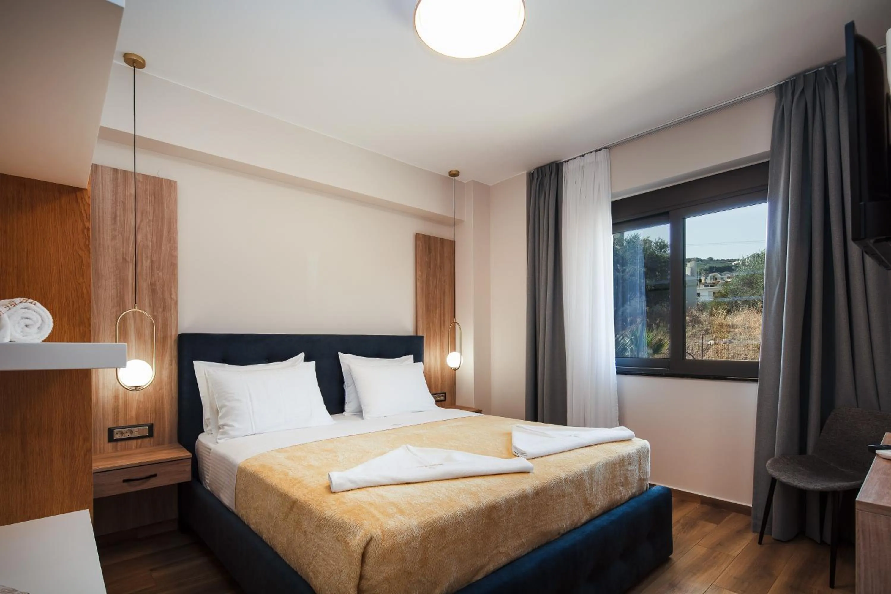 Bedroom, Bed in Sapphire Horizon Suites