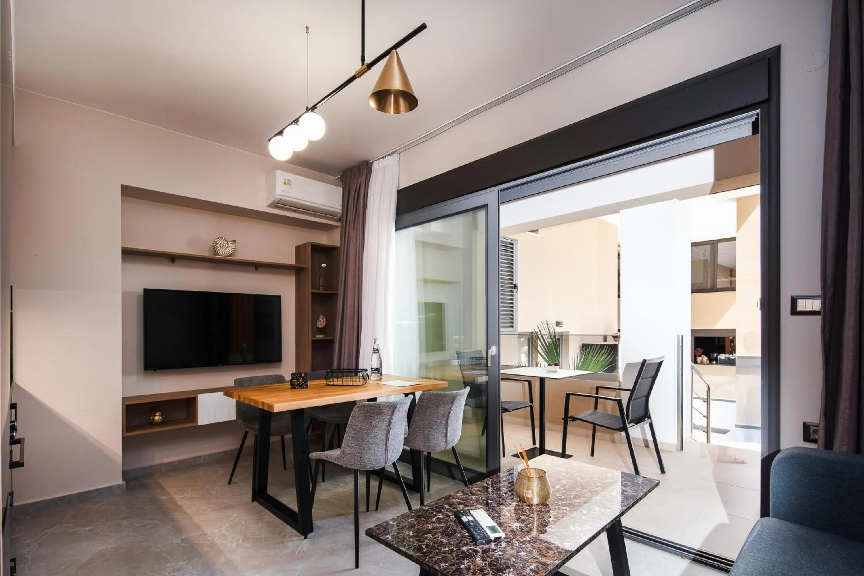 Dining area in Sapphire Horizon Suites