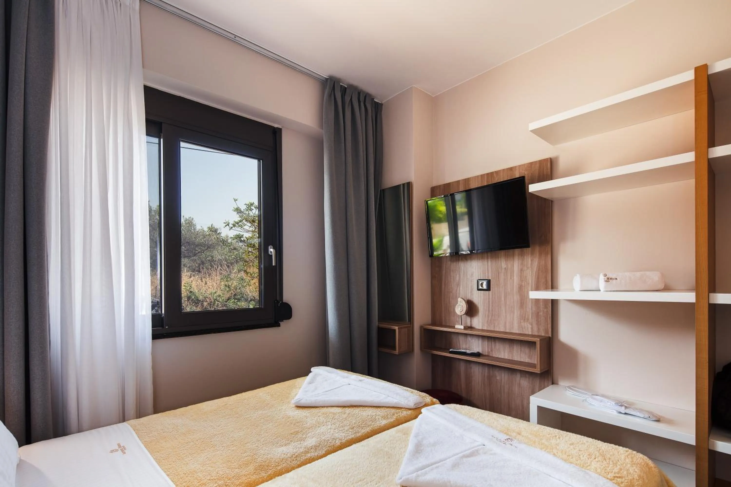 Bedroom, Bed in Sapphire Horizon Suites