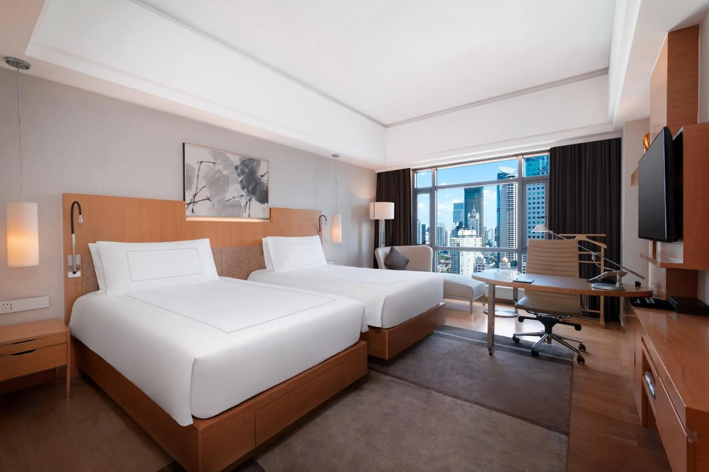 Seating area, Bed in Swissôtel Grand Shanghai