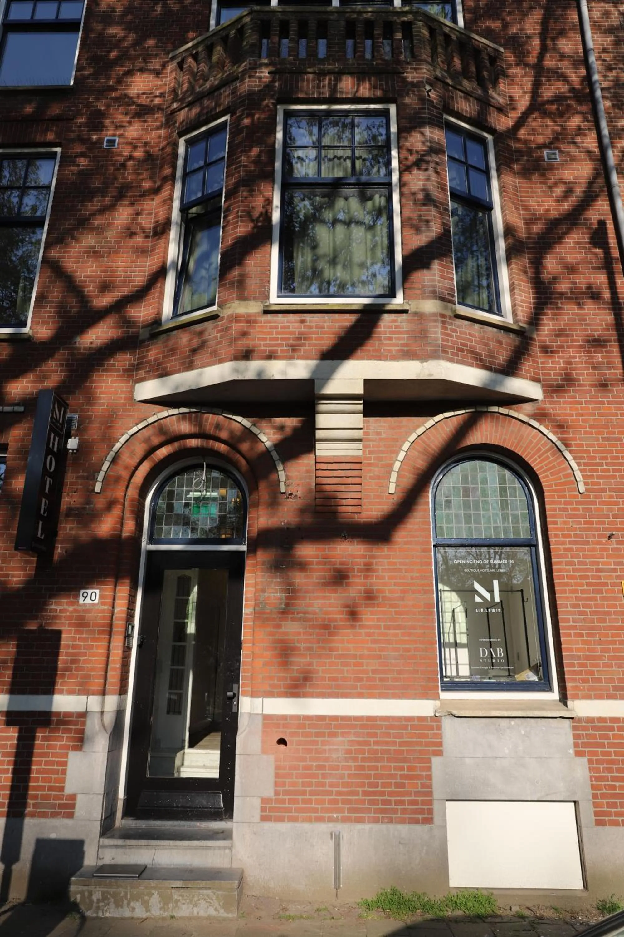 Facade/entrance in Mr.Lewis Rotterdam