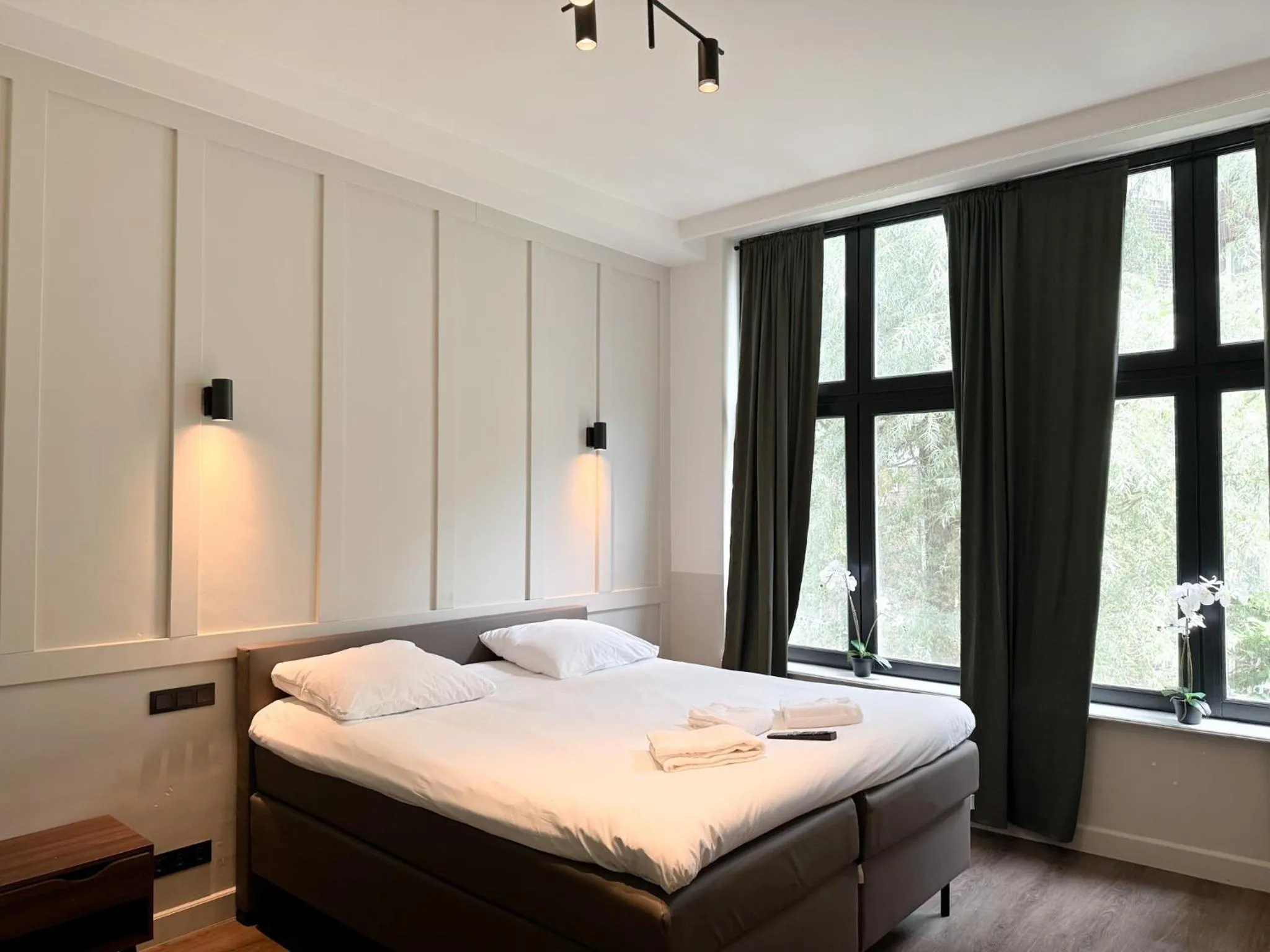 Bedroom, Bed in Mr.Lewis Rotterdam