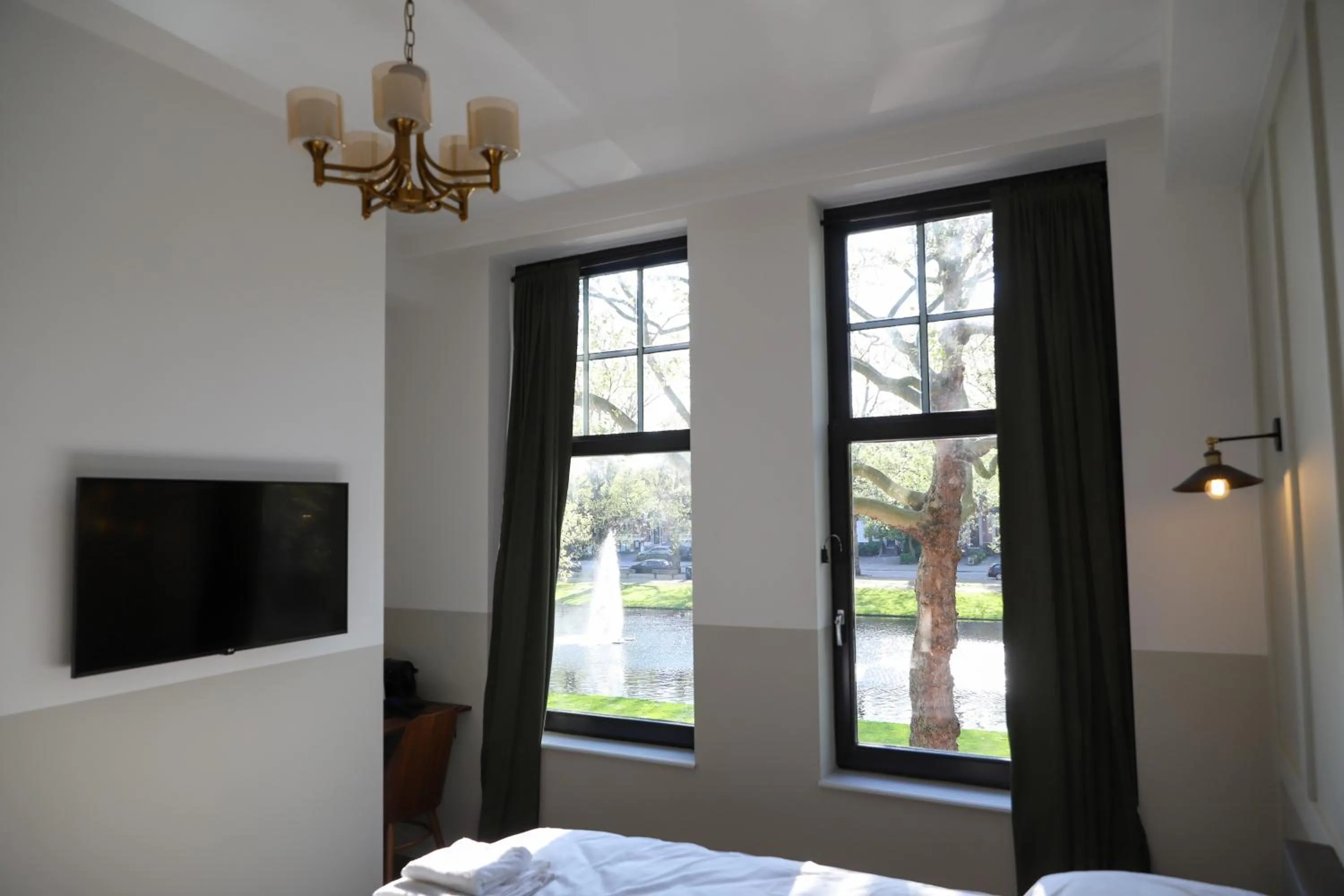 Bedroom, Bed in Mr.Lewis Rotterdam