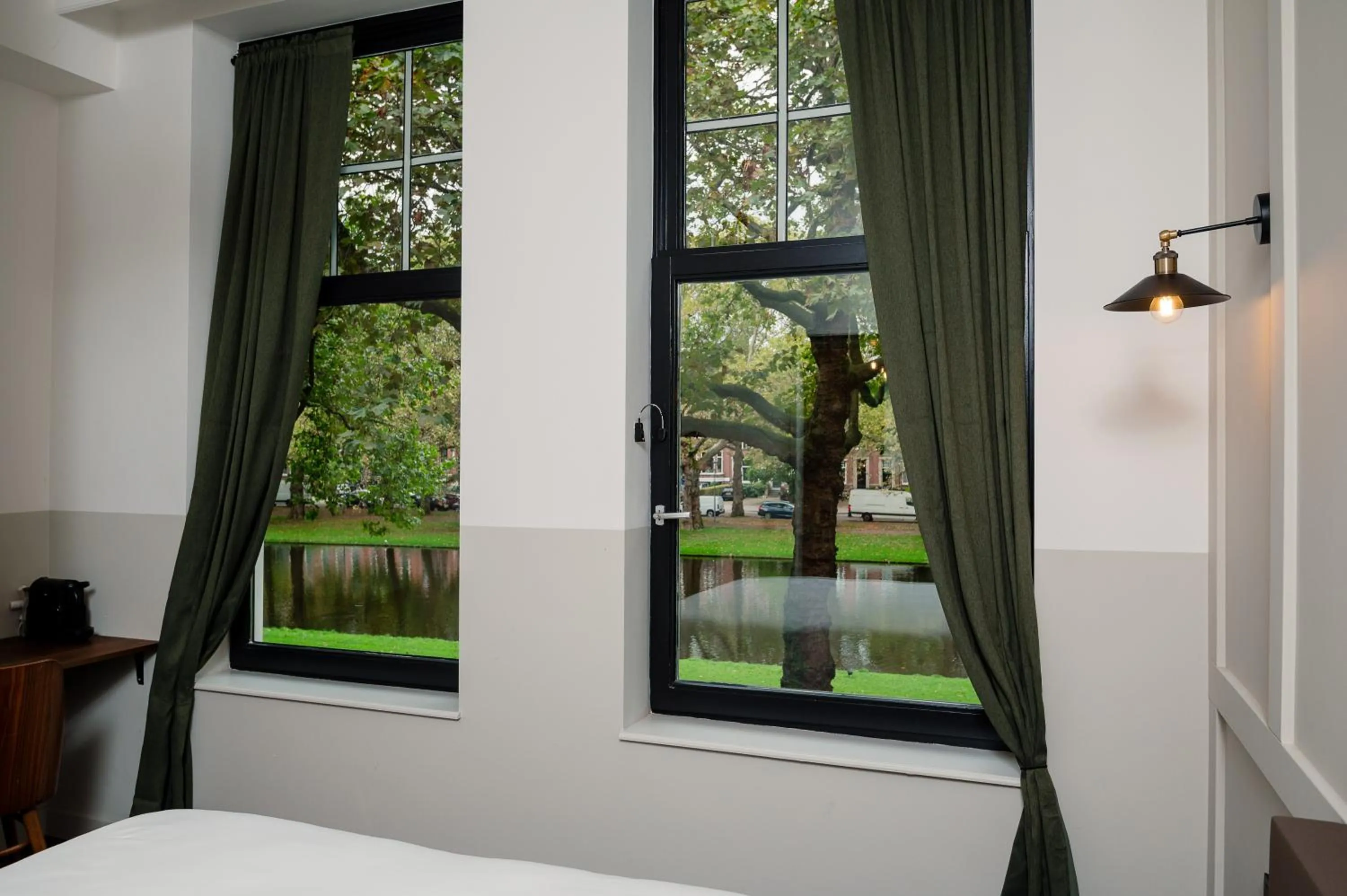 Bedroom, Bed in Mr.Lewis Rotterdam