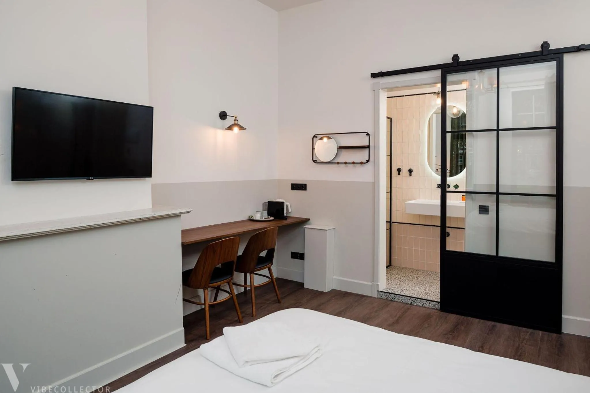 Bedroom, Bed in Mr.Lewis Rotterdam