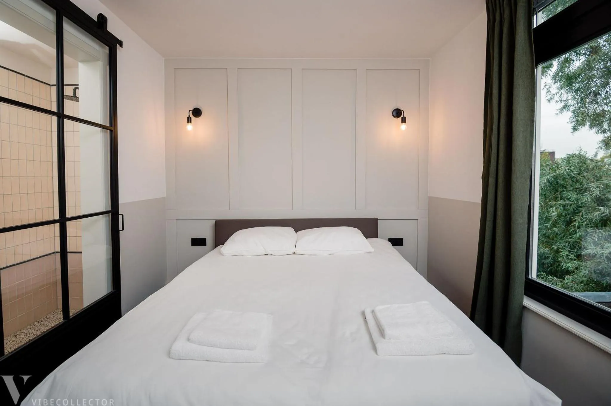 Bed in Mr.Lewis Rotterdam