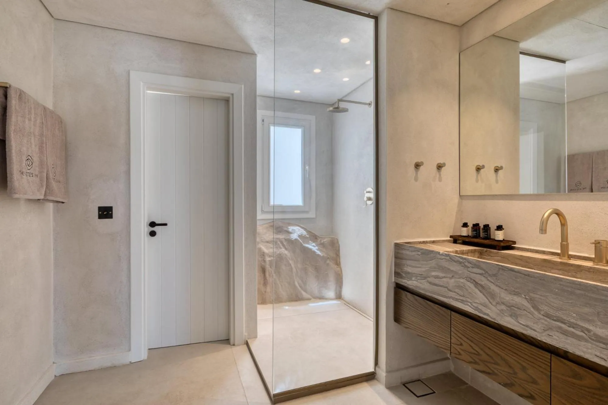 Bathroom in Mykonos Panormos Villas