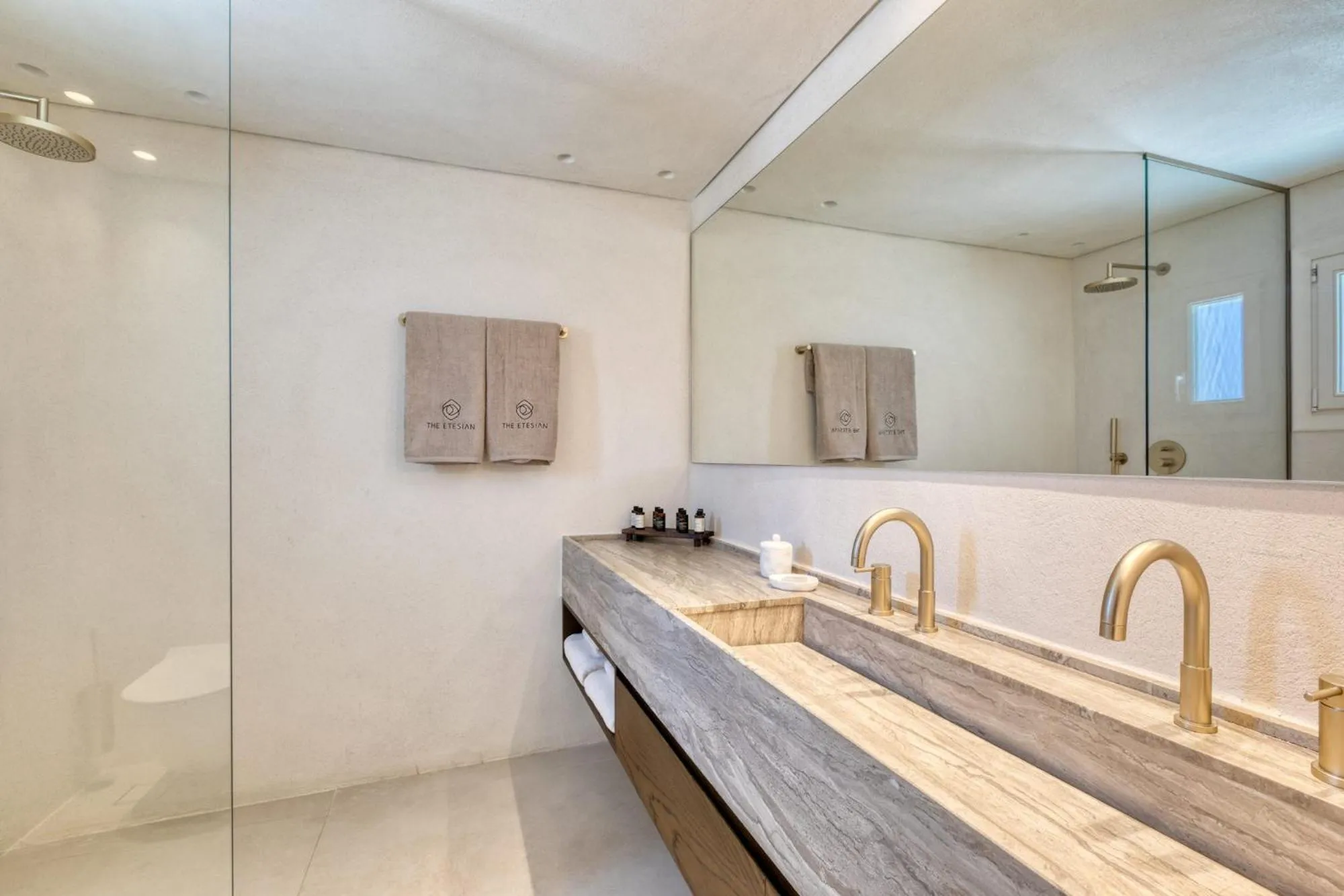 Bathroom in Mykonos Panormos Villas