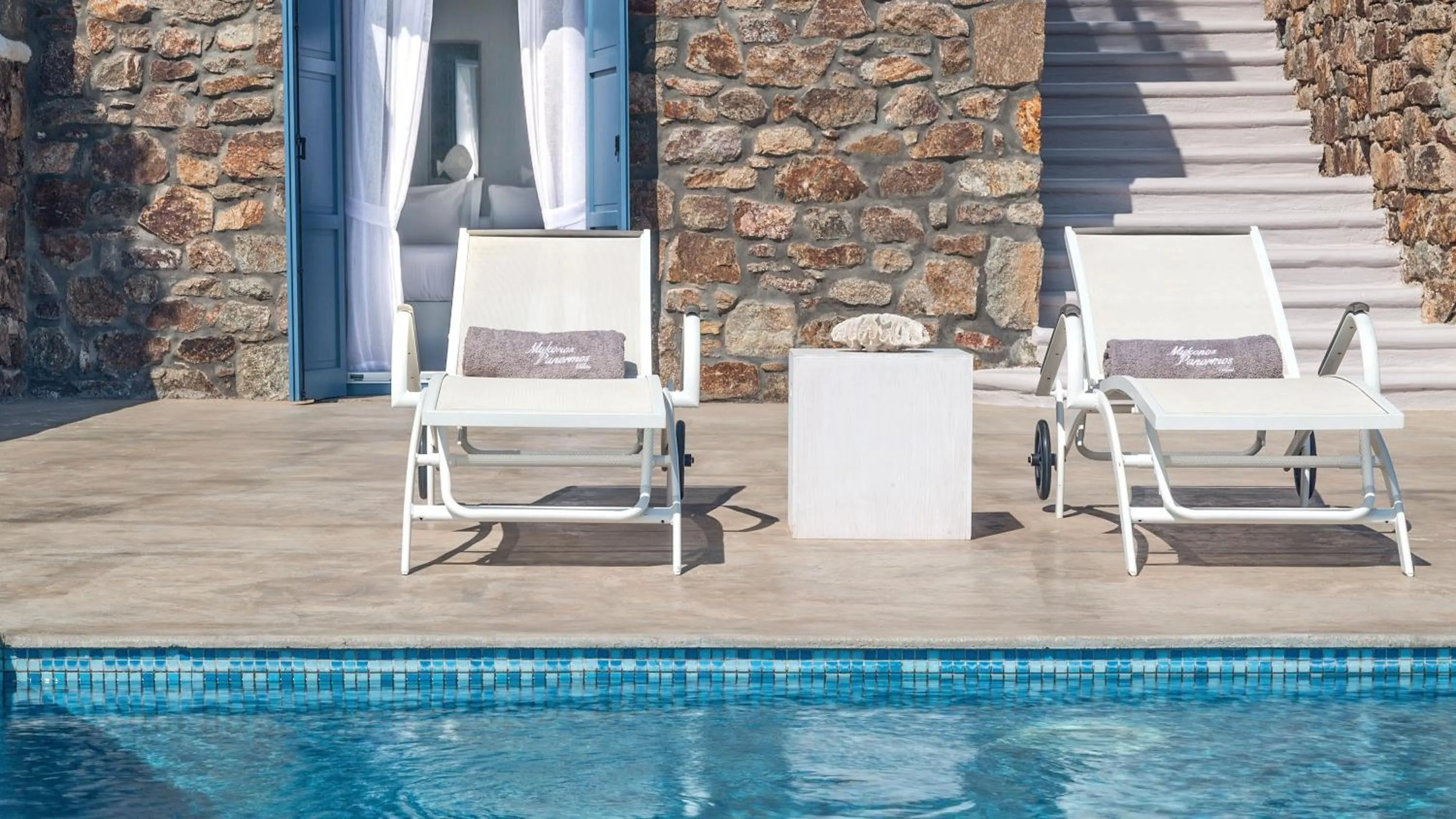 Swimming pool in Mykonos Panormos Villas