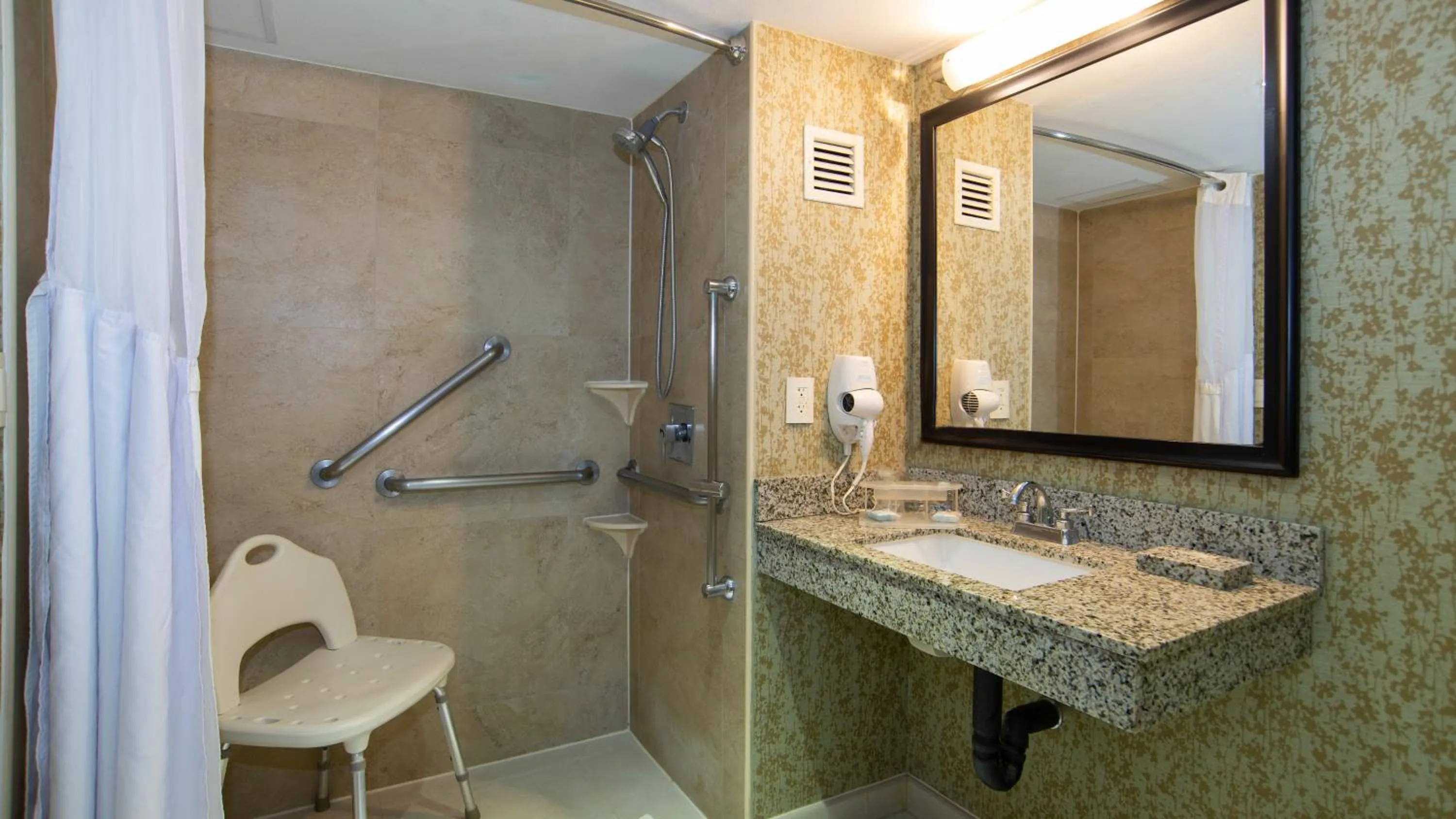 Bathroom in Holiday Inn Express & Suites Cuernavaca by IHG