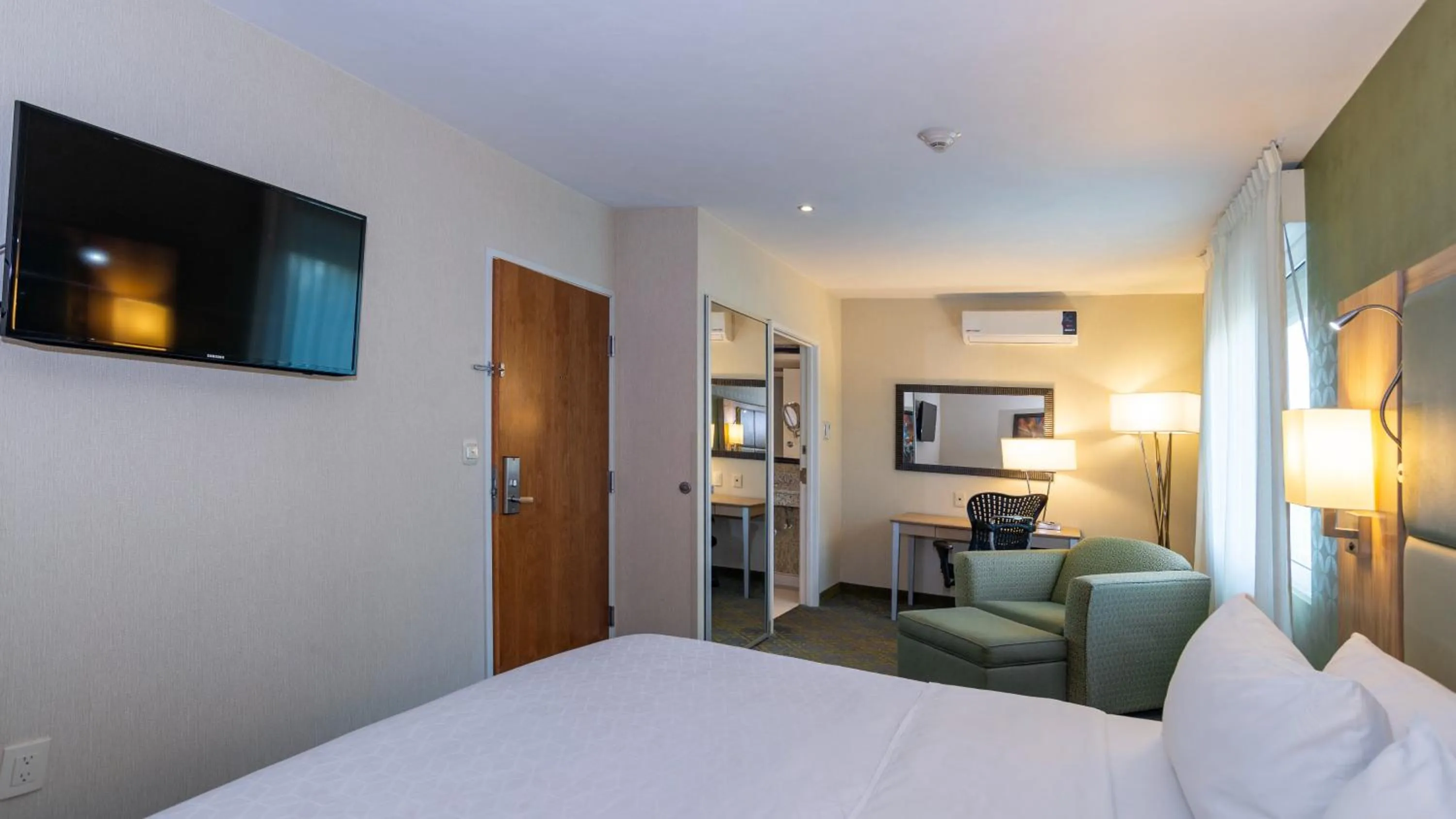 Bedroom, Bed in Holiday Inn Express & Suites Cuernavaca by IHG