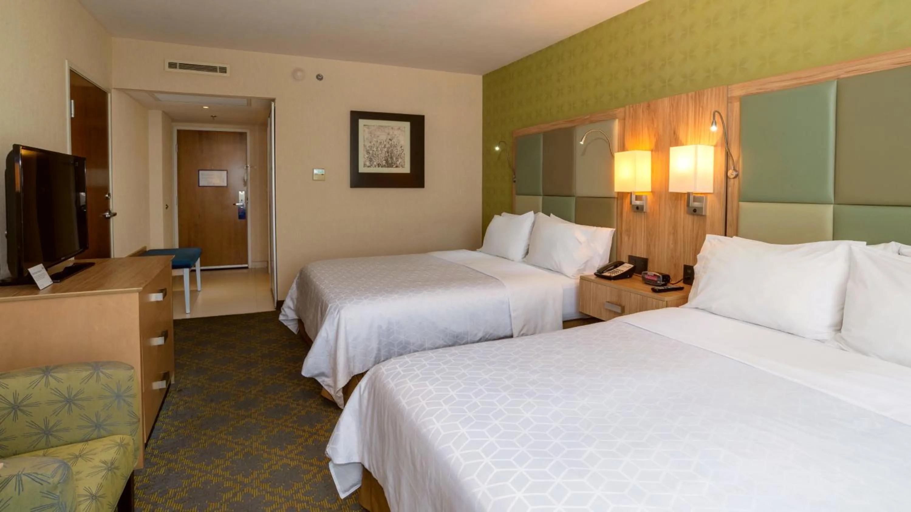 Photo of the whole room, Bed in Holiday Inn Express & Suites Cuernavaca by IHG