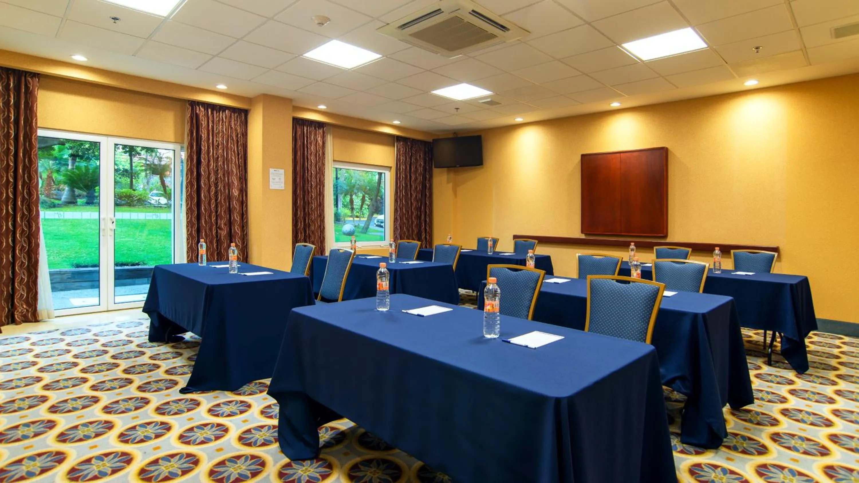 Meeting/conference room in Holiday Inn Express & Suites Cuernavaca by IHG