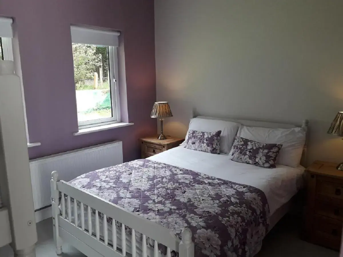 Double Room with Private Bathroom in The Benwiskin Centre Double Room with Private Bathroom in The Benwiskin Centre