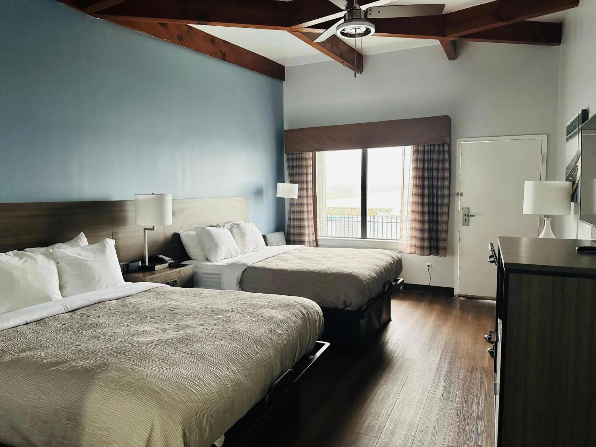 Bedroom, Bed in Quality Inn - On The Lake Clarksville-Boydton