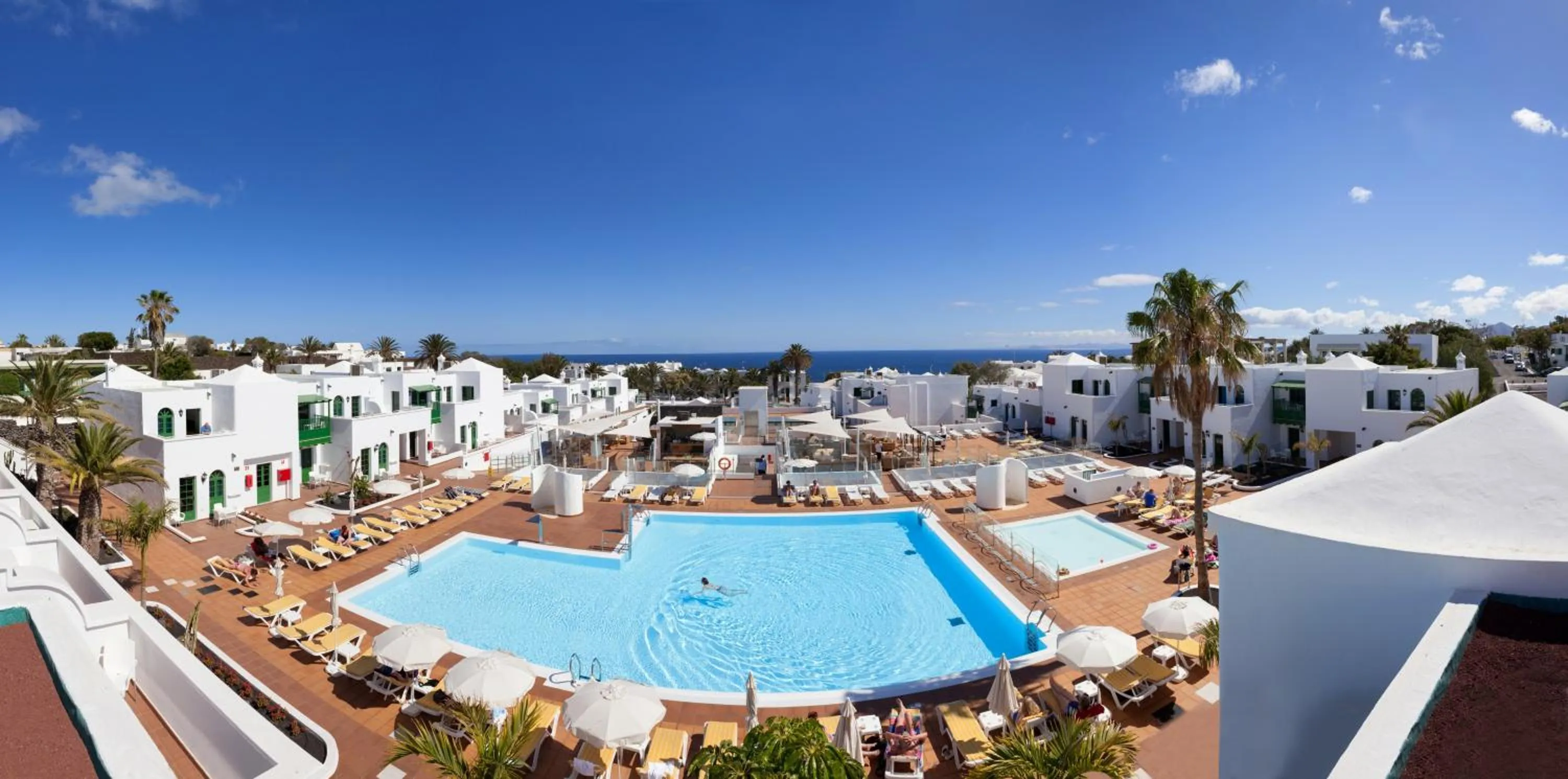 Swimming pool in Gloria Izaro Club Hotel