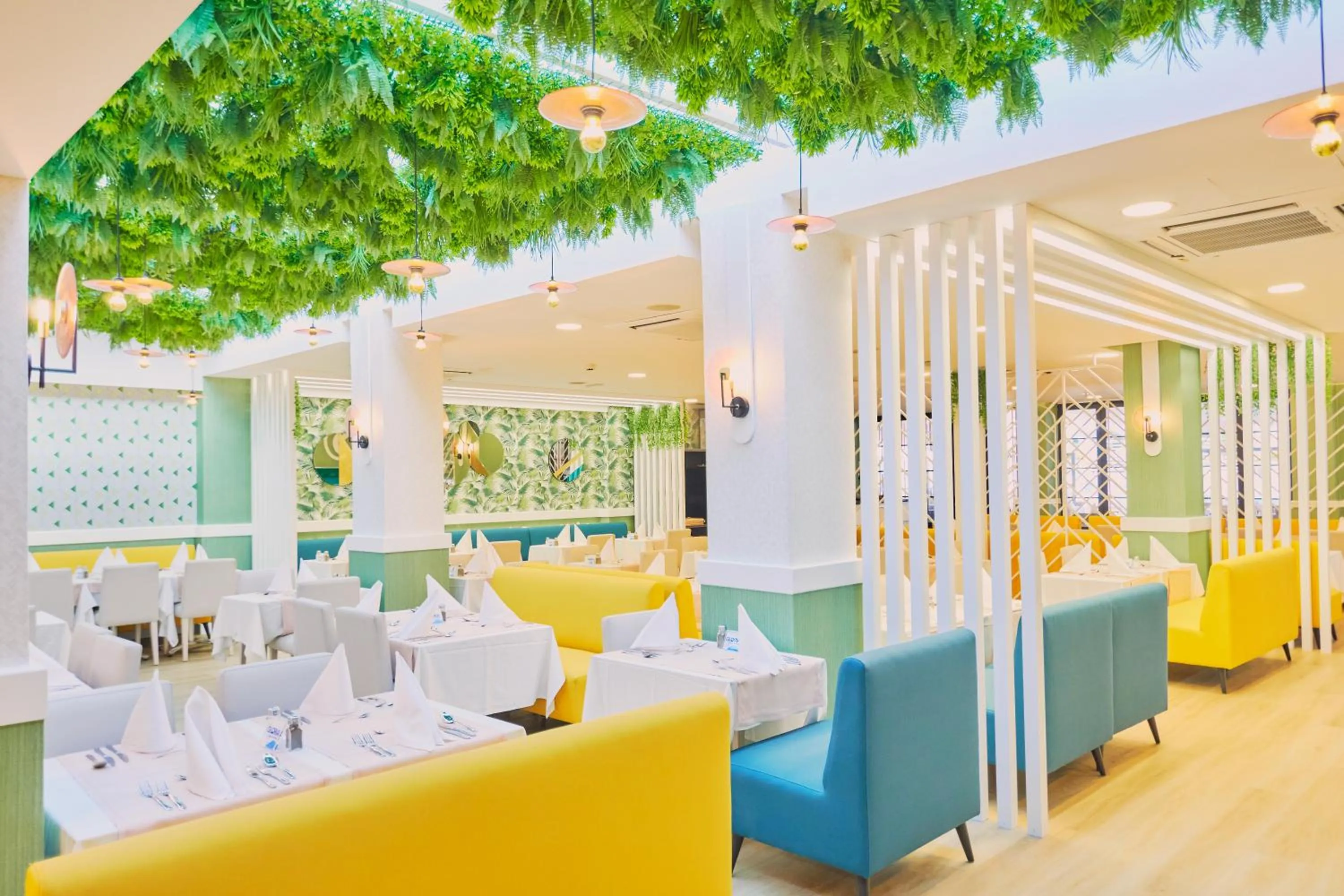 Restaurant/places to eat in Gloria Izaro Club Hotel