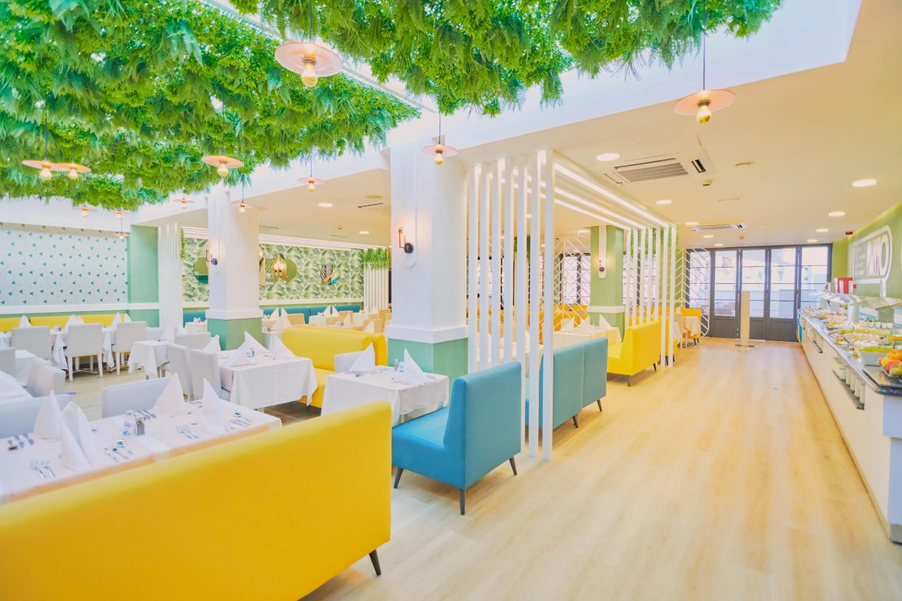 Restaurant/places to eat in Gloria Izaro Club Hotel