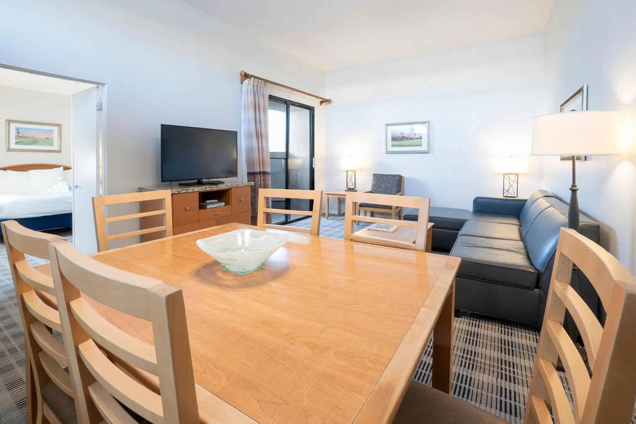 Dining area in Vista Mirage Resort