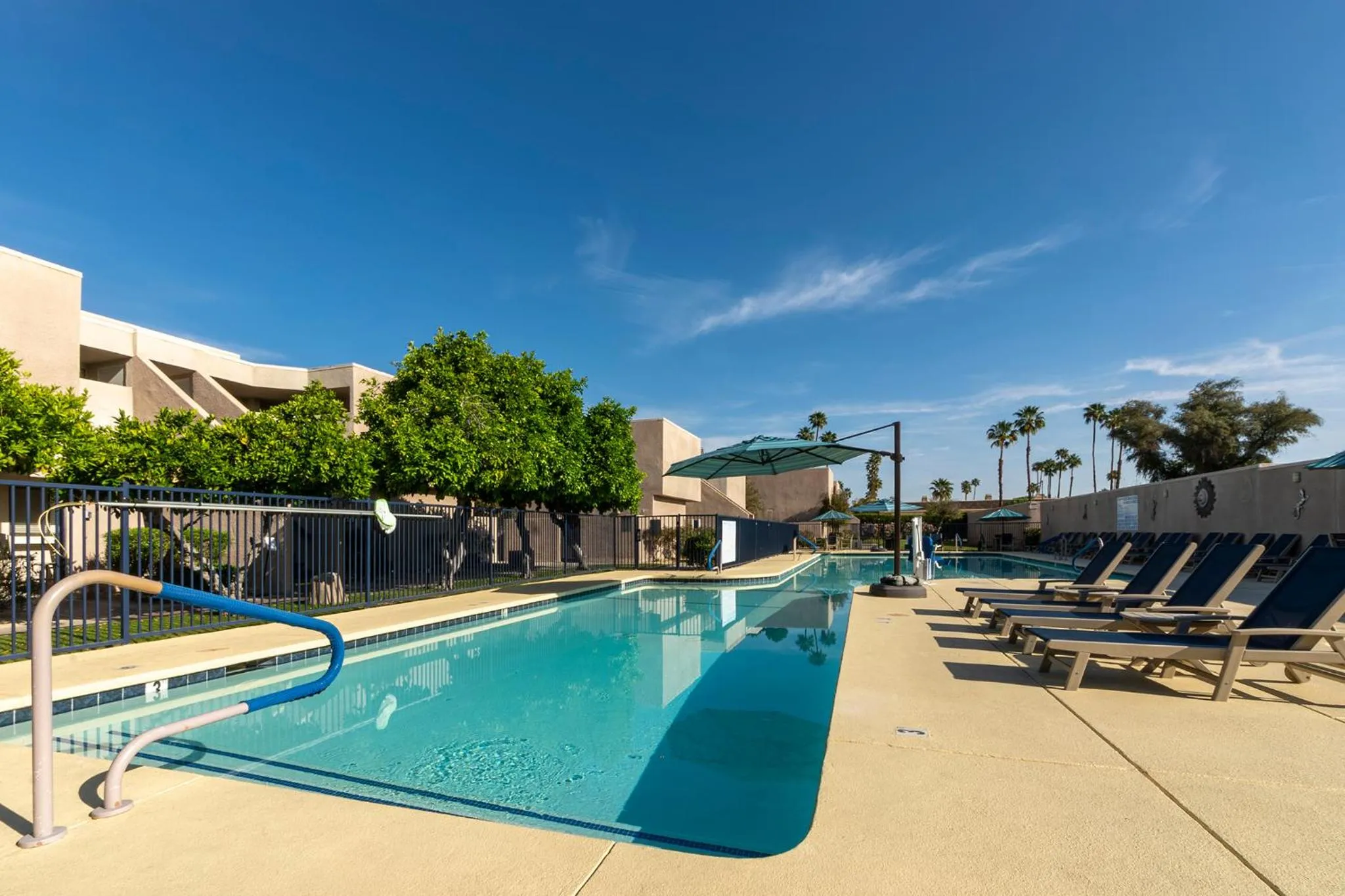Swimming pool in Vista Mirage Resort