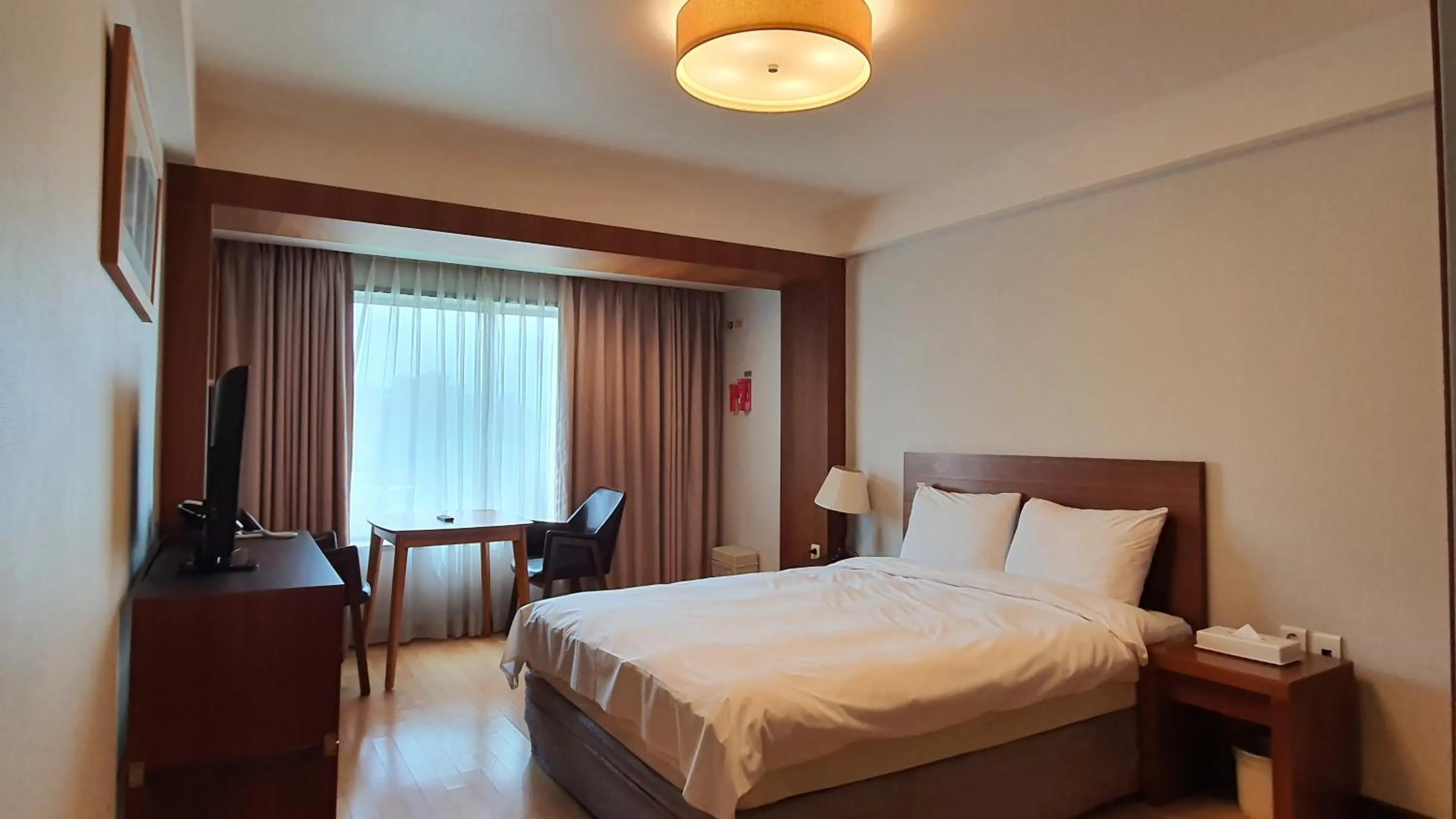 Dining area, Bed in Gyungpo Beach Hotel