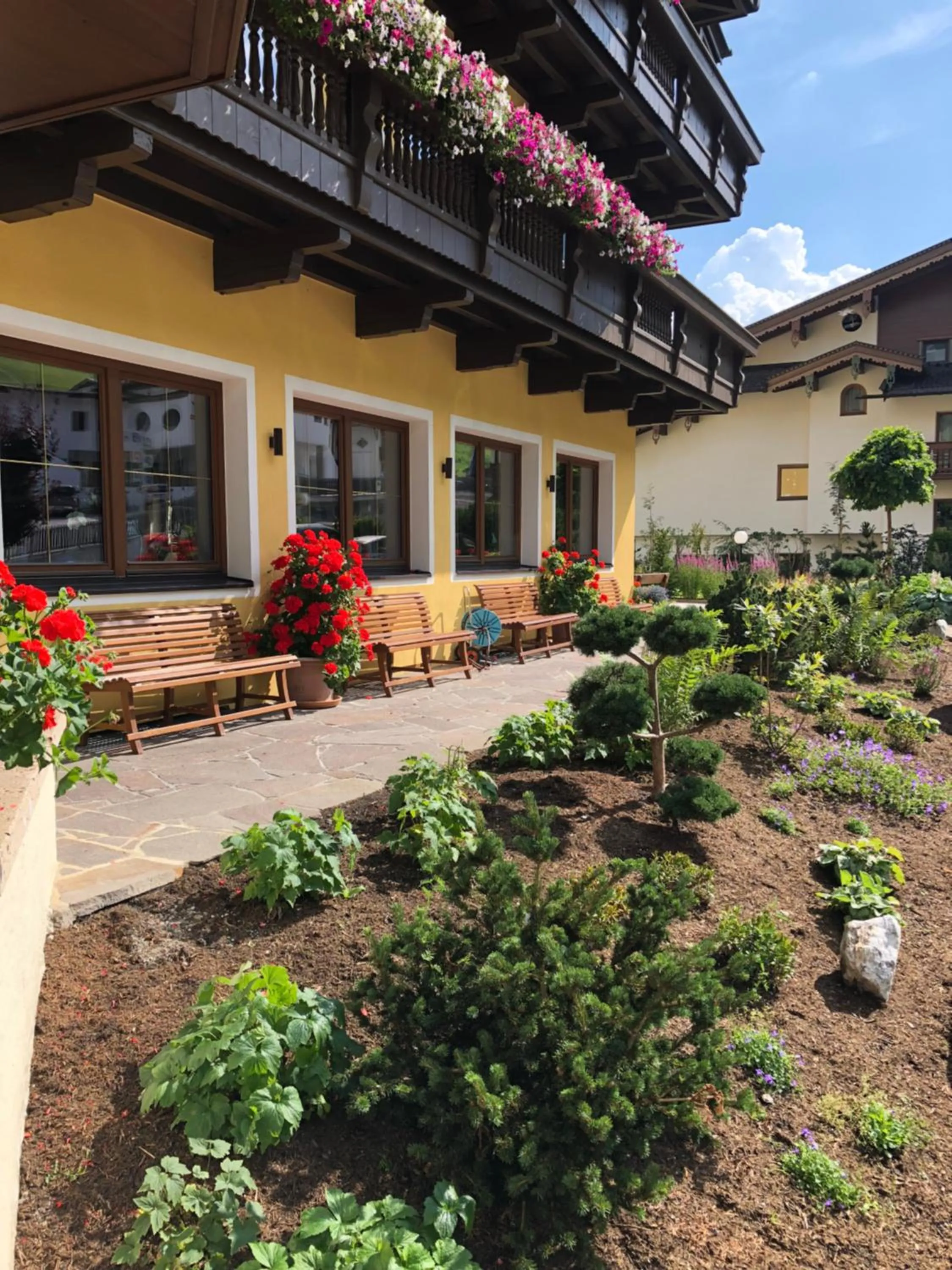 Facade/entrance in Brugger's Genießerhotel Lanersbacherhof