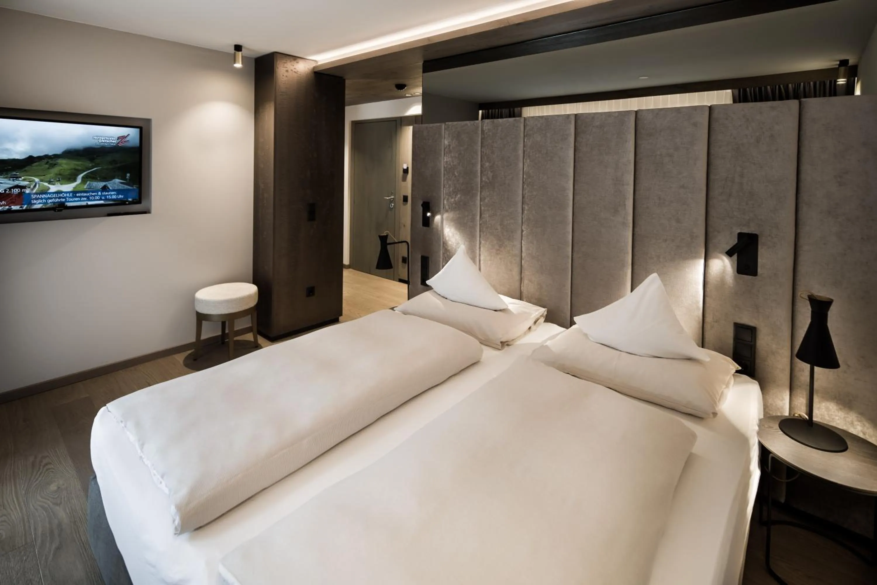 Photo of the whole room, Bed in Brugger's Genießerhotel Lanersbacherhof