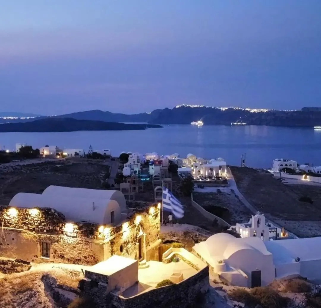 Golden Stone Santorini Suites