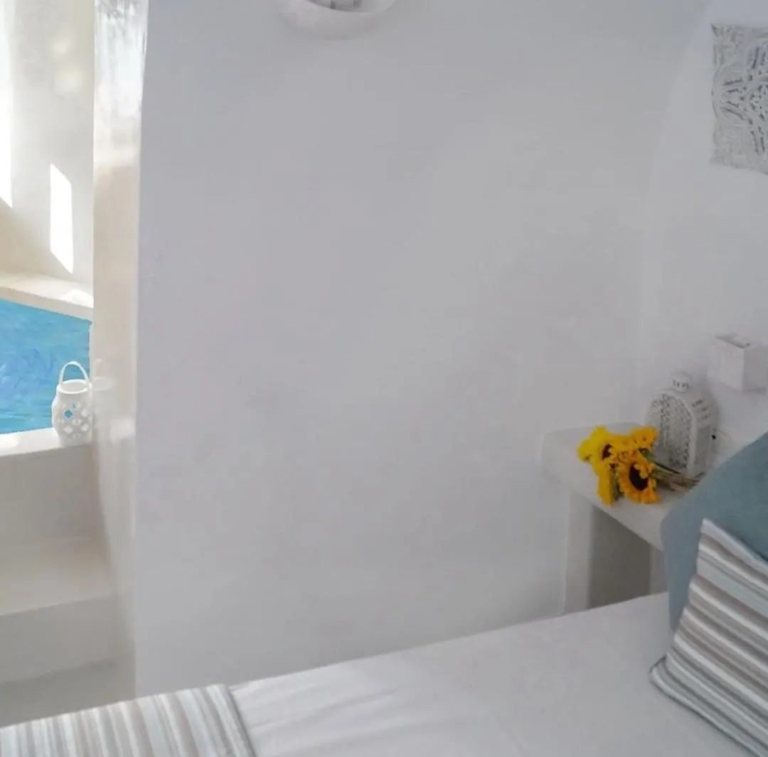 Bed in Golden Stone Santorini Suites