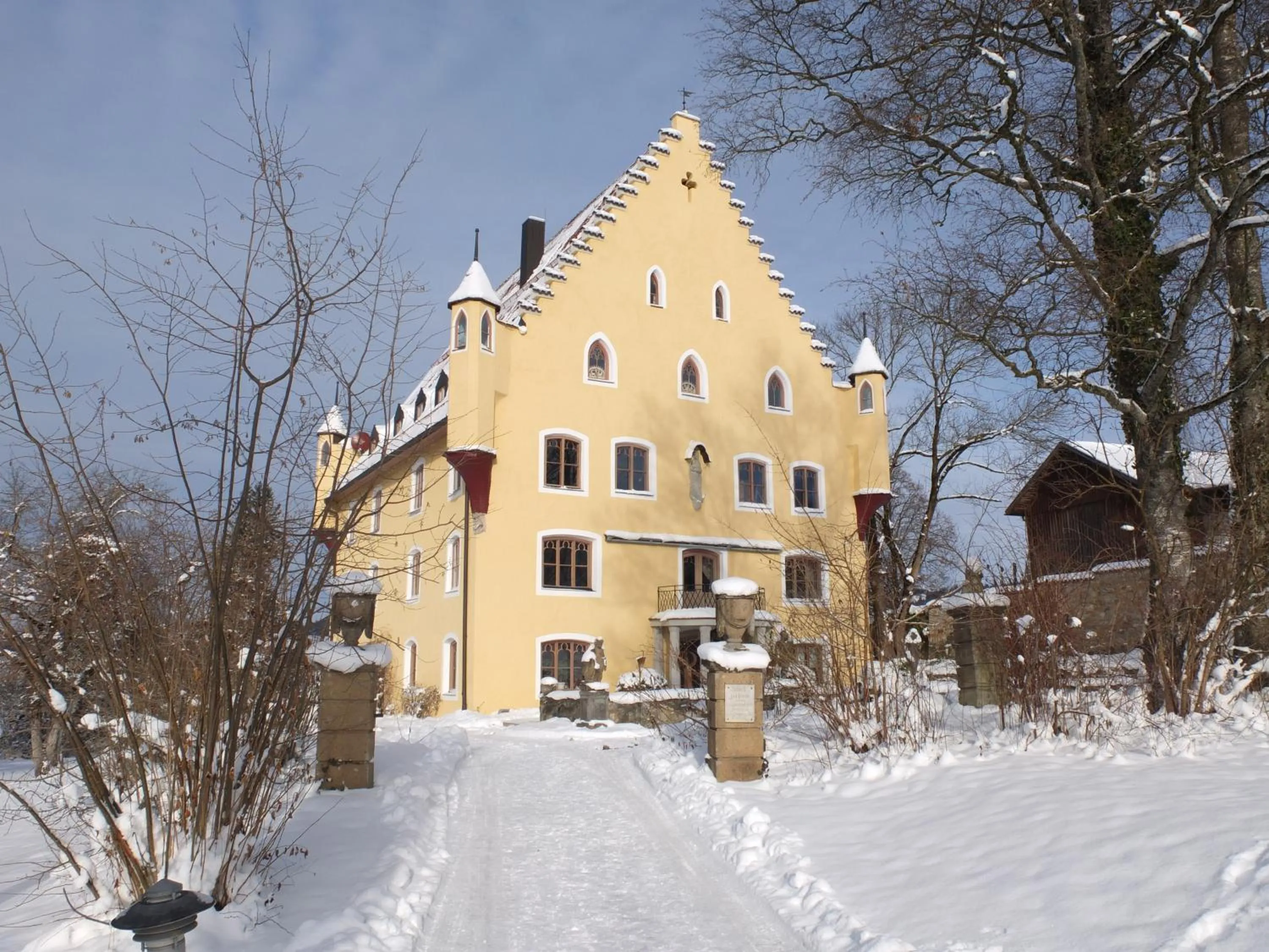 Facade/entrance in Schloss zu Hopferau