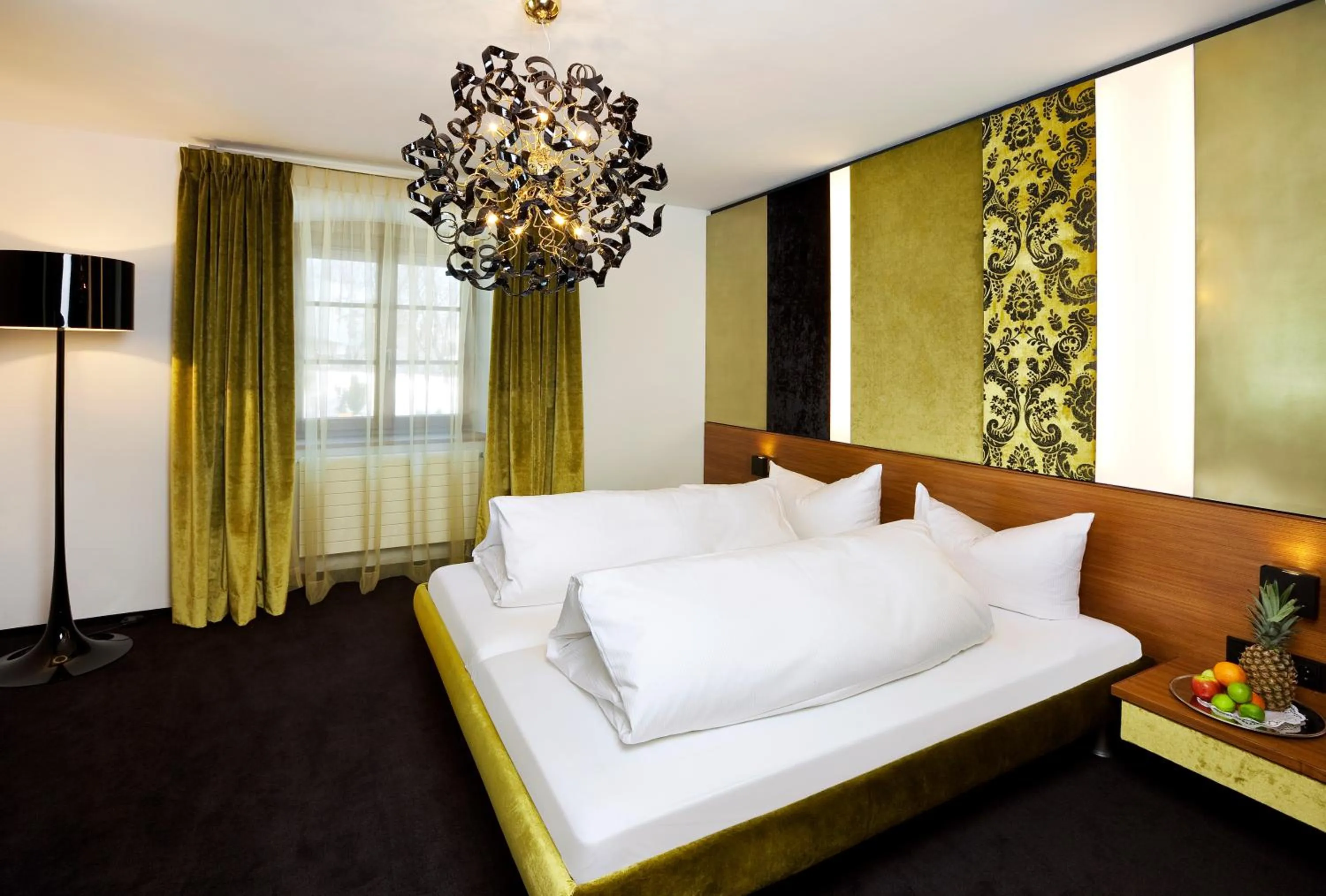 Photo of the whole room, Bed in Schloss zu Hopferau