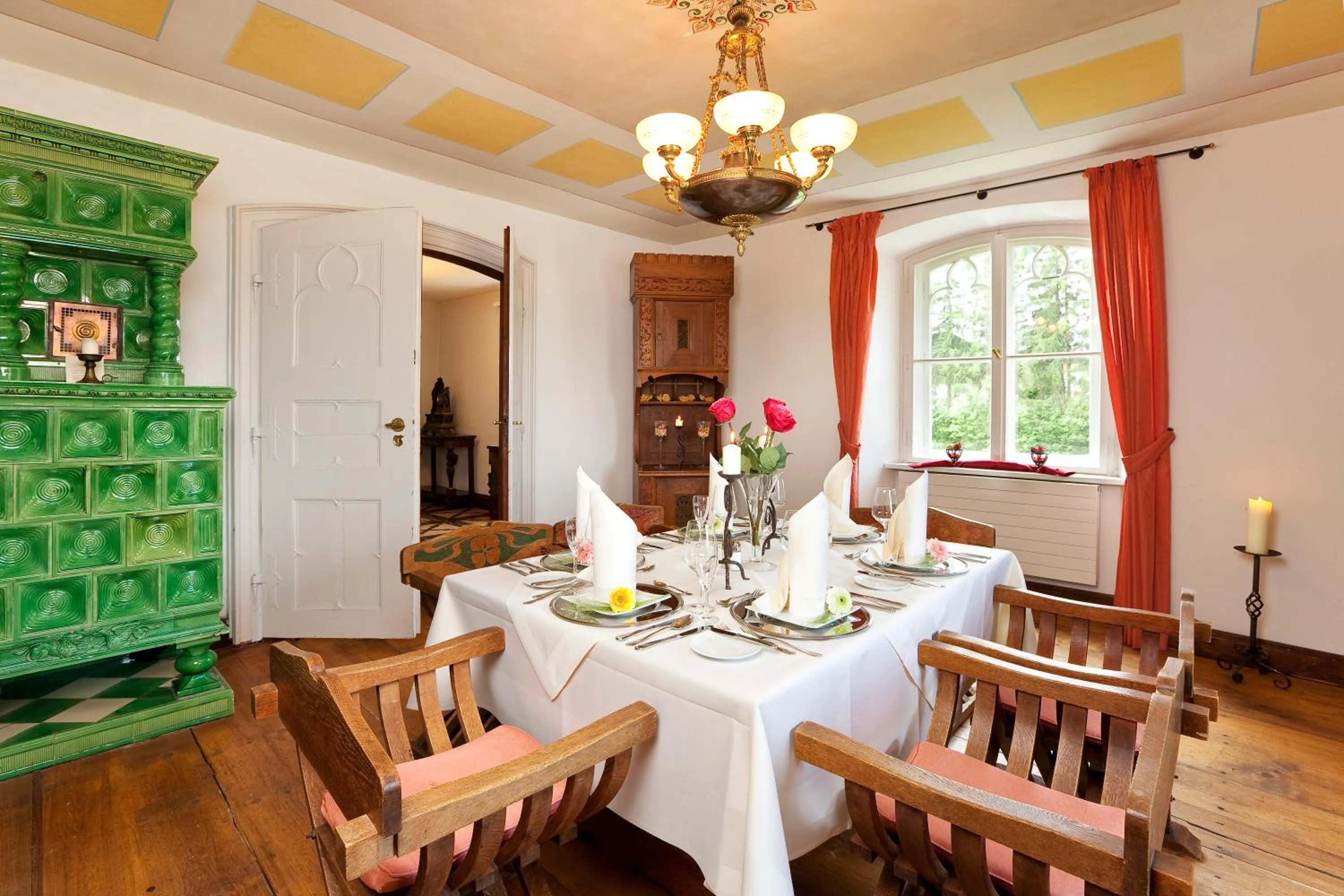 Restaurant/places to eat in Schloss zu Hopferau