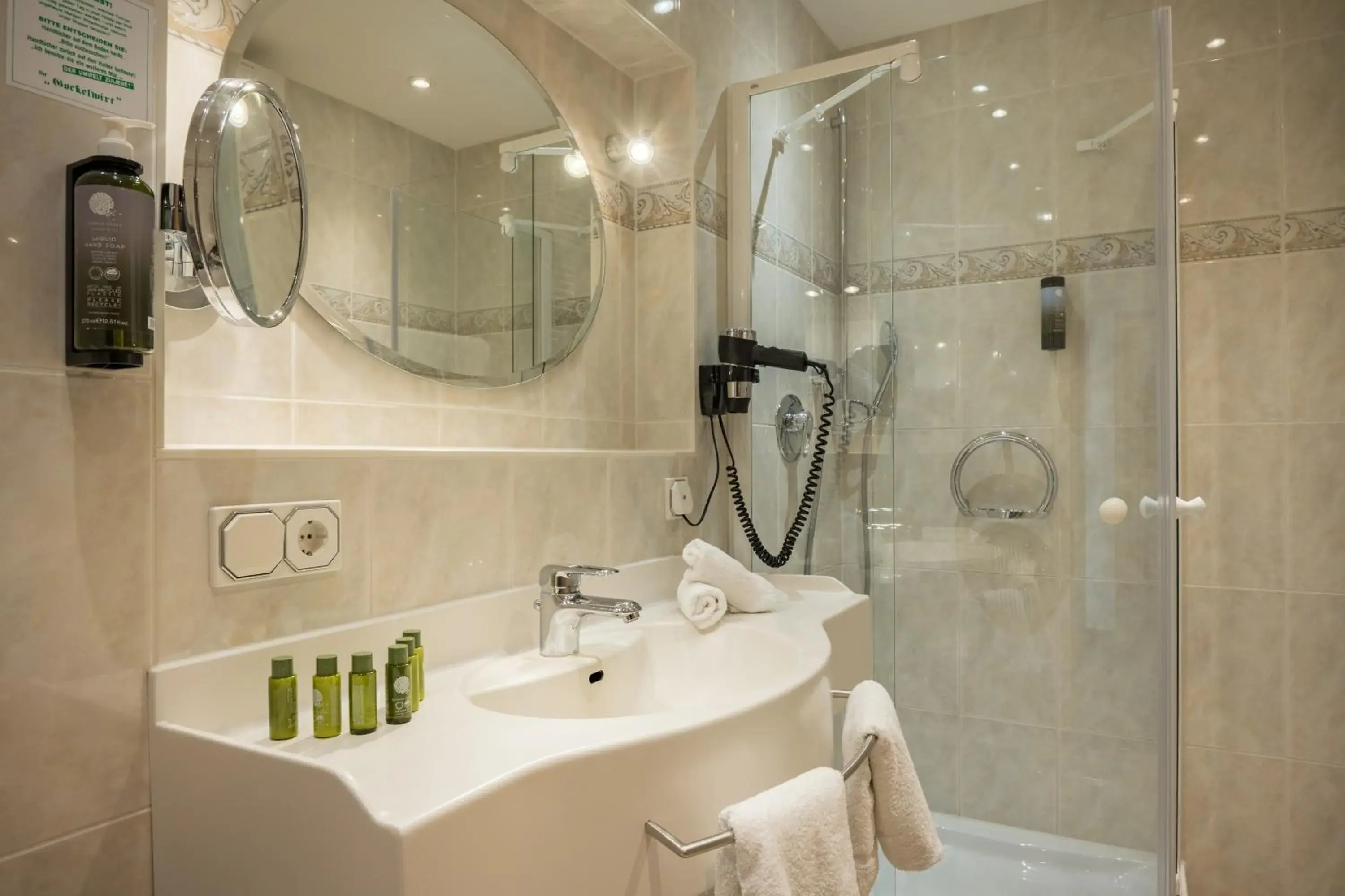 Double Room with Mountain View - single occupancy in Landhotel Gockelwirt Double Room with Mountain View - single occupancy in Landhotel Gockelwirt