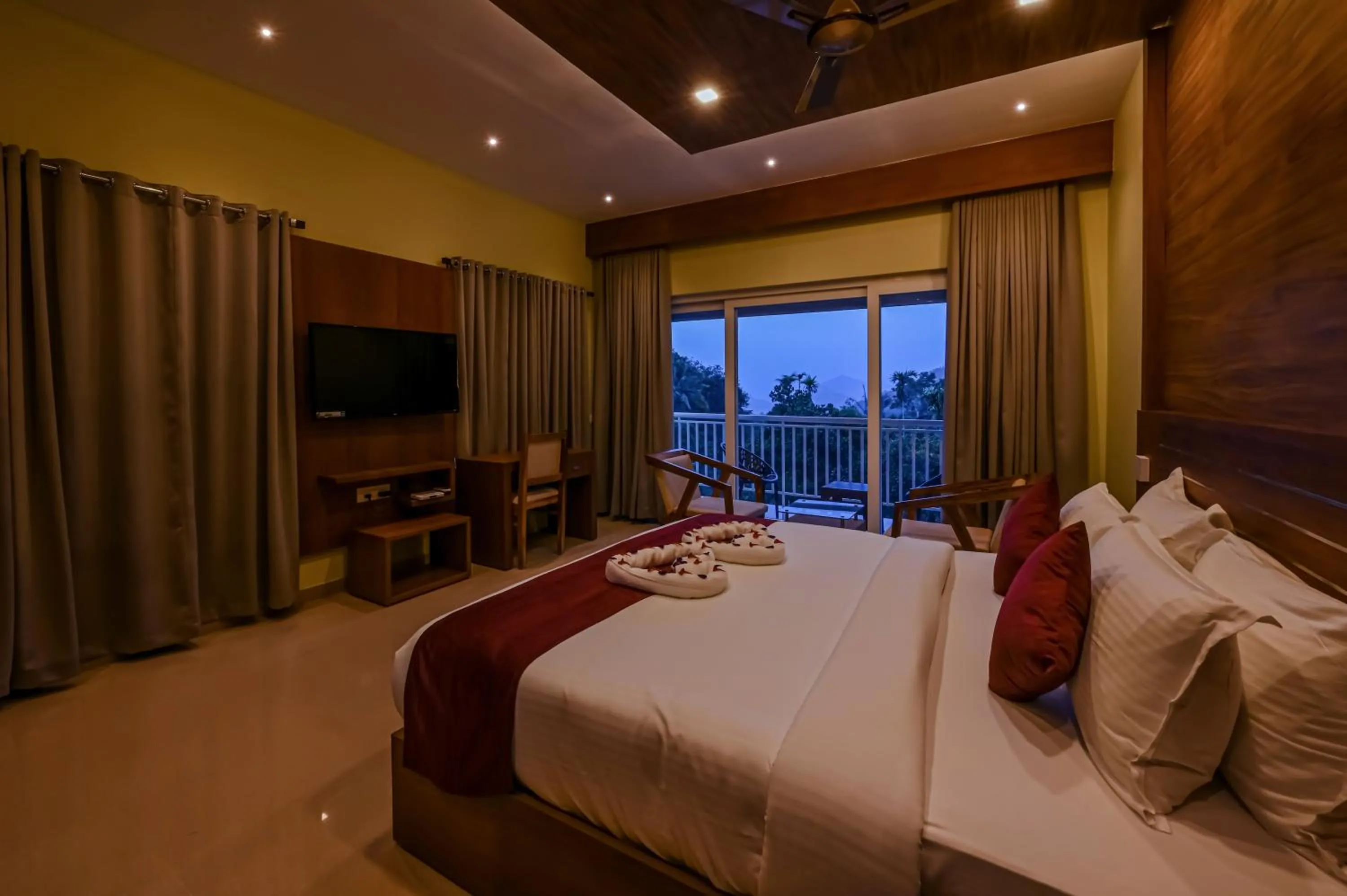 Photo of the whole room, Bed in Aveda Munnar Mountains and Mist