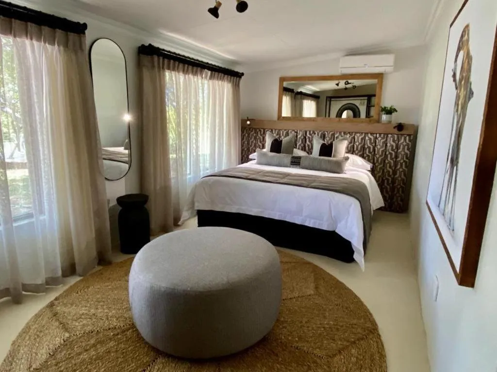 Photo of the whole room, Bed in Simbavati Homestead