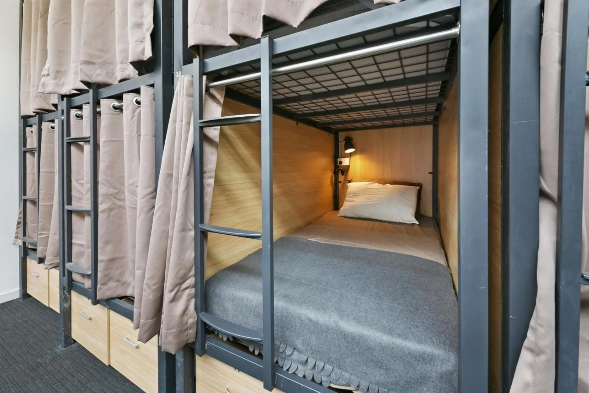 bunk bed, Bed in Tequila Sunrise Hostel Surfers Paradise