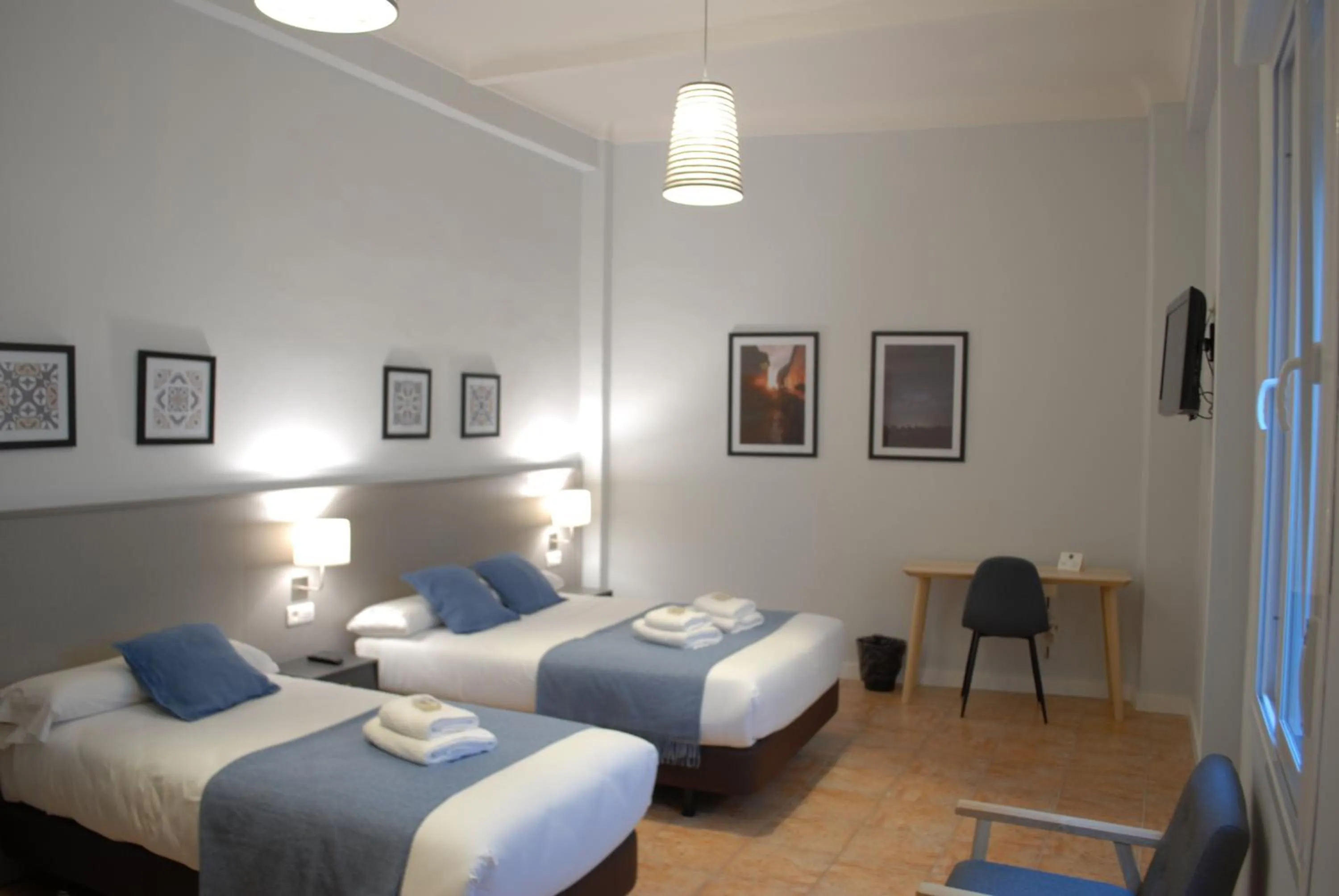 Photo of the whole room, Bed in La Perla Granada Suites