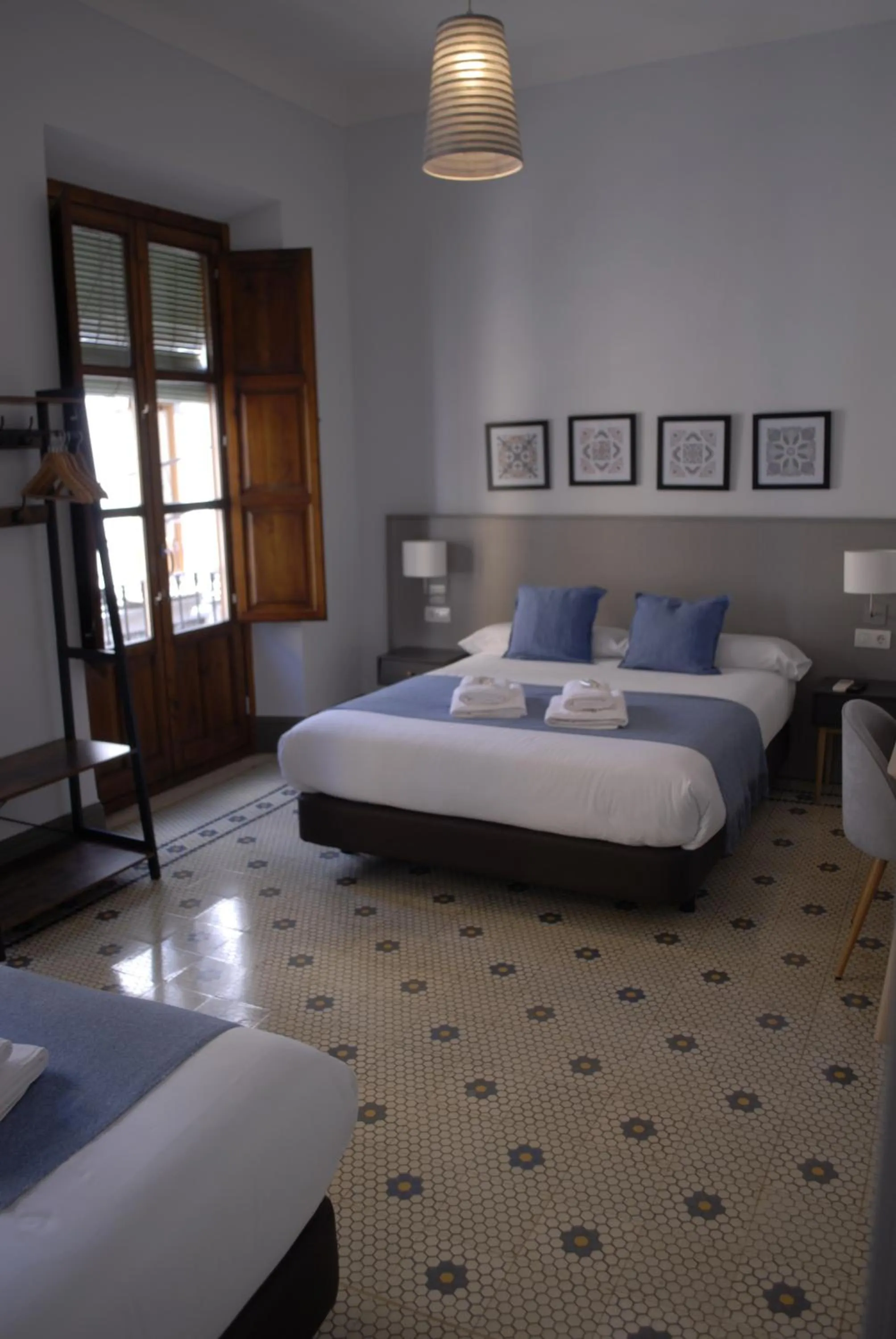 Photo of the whole room, Bed in La Perla Granada Suites