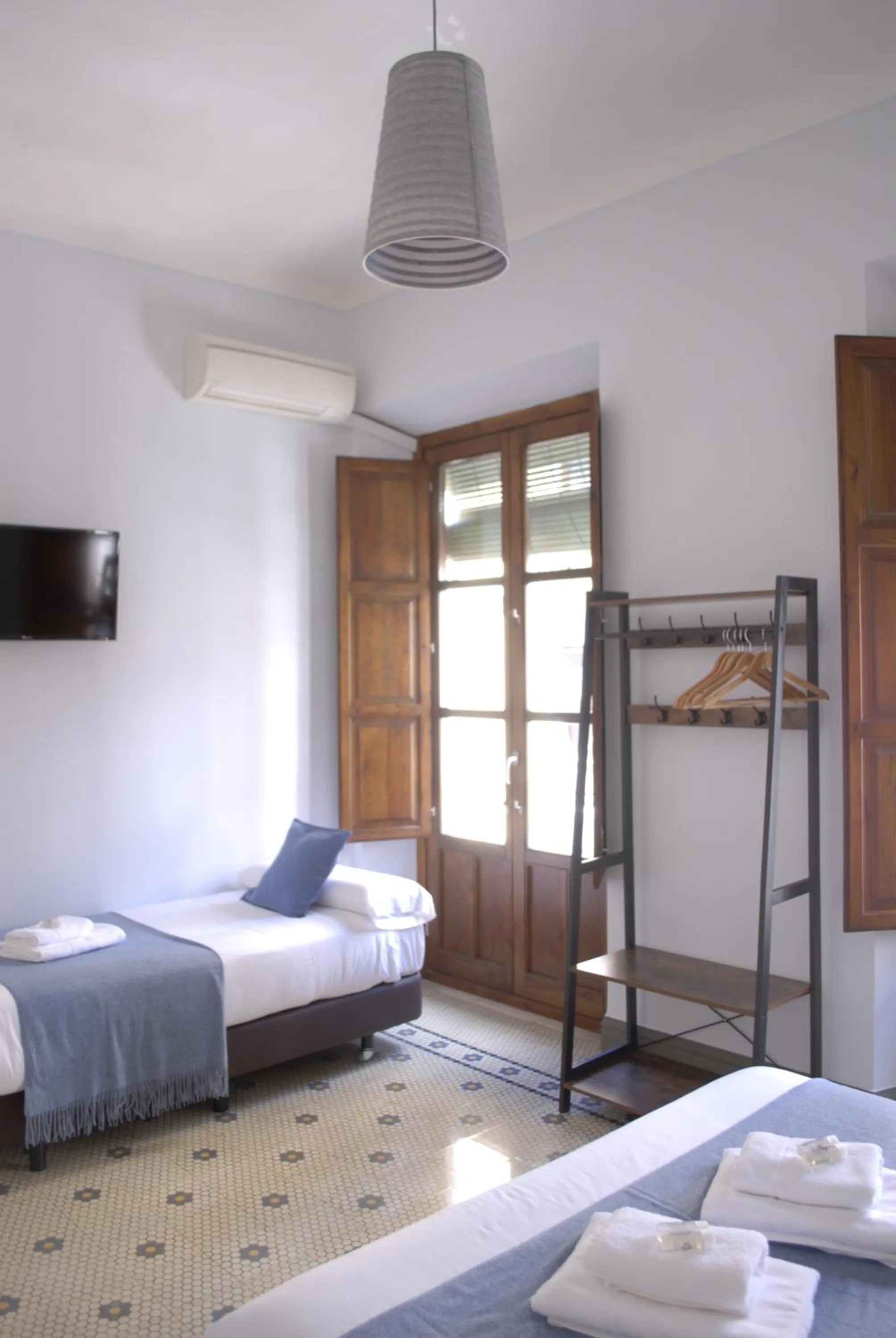 Photo of the whole room, Bed in La Perla Granada Suites